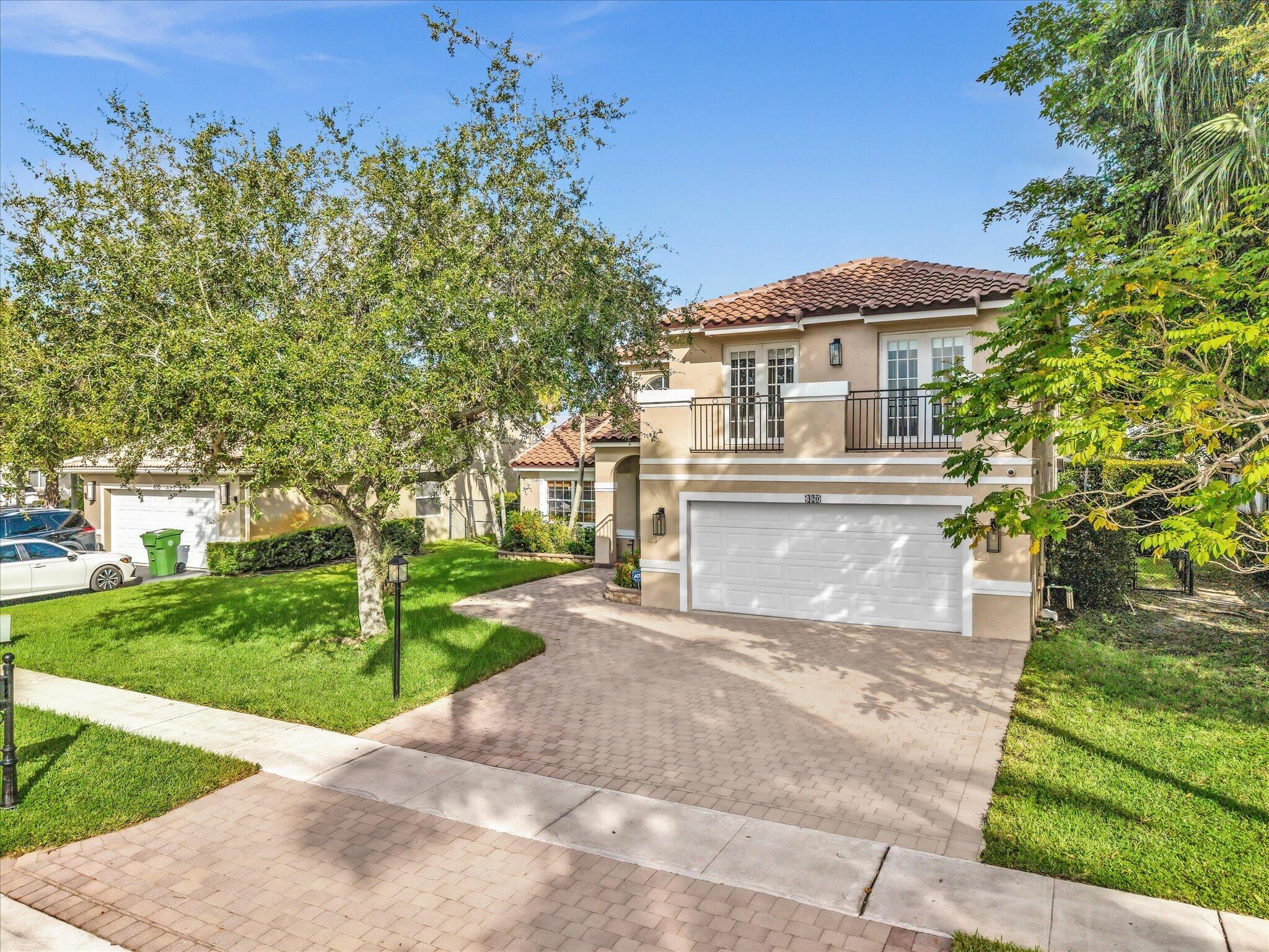 Foto de propiedad en 420 NW 188TH Terrace, Pembroke Pines, FL 33029 Pembroke Pines con MLS# 