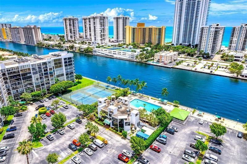 Foto de propiedad en 800 Parkview Drive, Hallandale Beach, FL 33009 Hallandale Beach con MLS# 