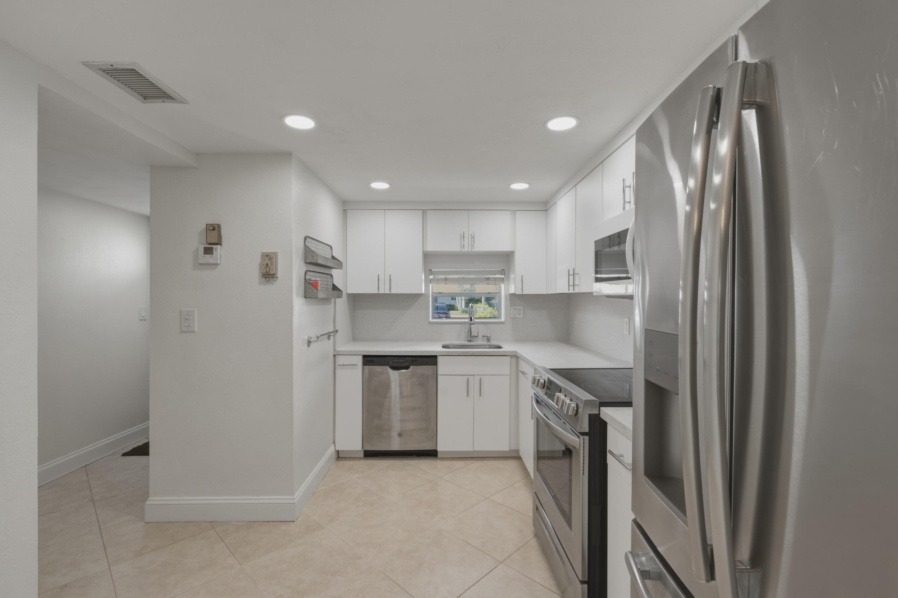 Foto de propiedad en 681 S Hollybrook Drive 109, Pembroke Pines, FL 33025 Pembroke Pines con MLS# 