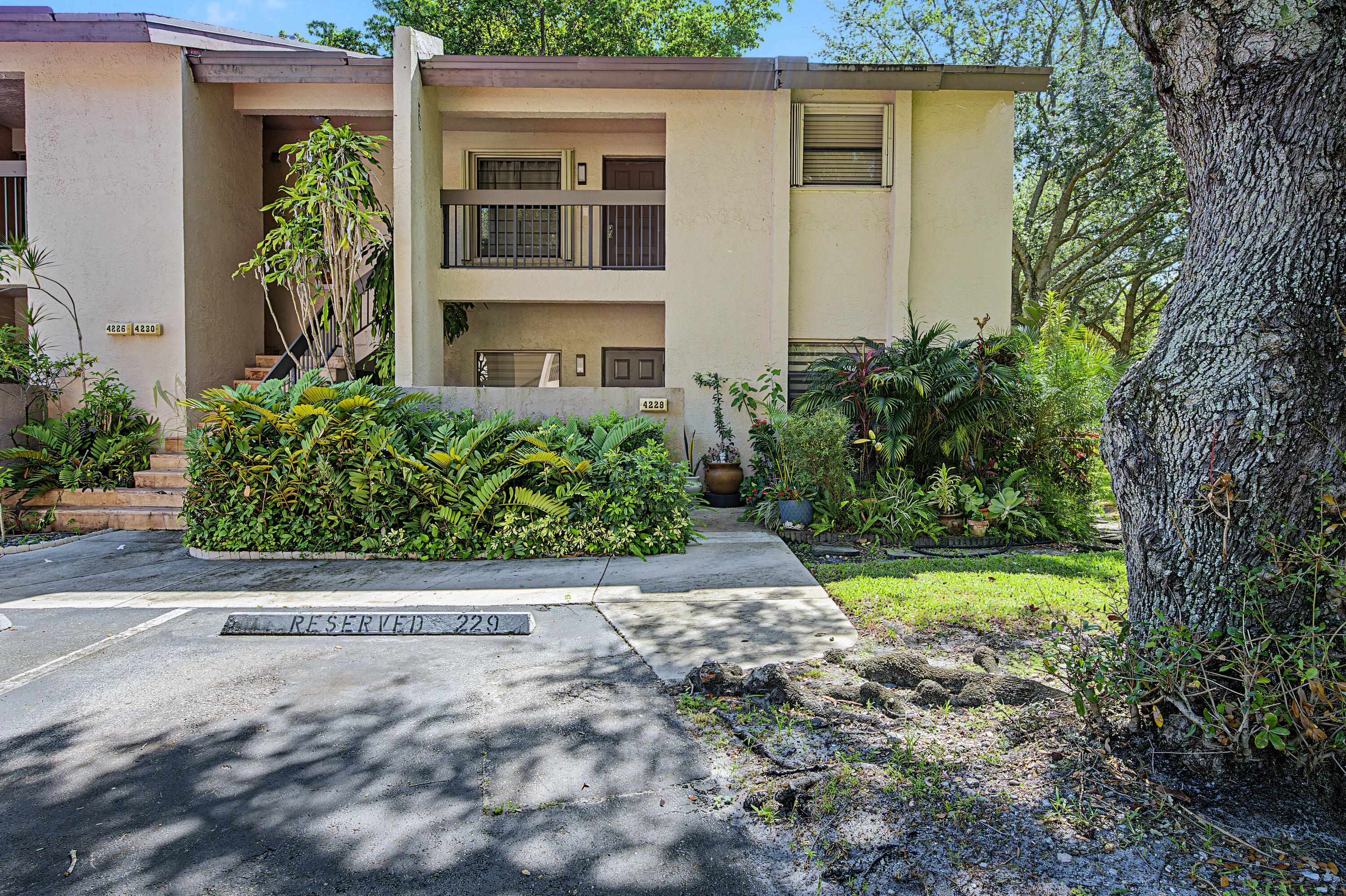Foto de propiedad en 4228 NW 22nd Street 100J, Coconut Creek, FL 33066 Coconut Creek con MLS# 