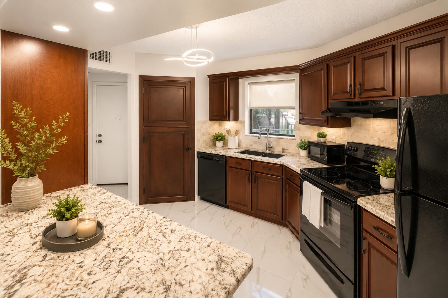 Foto de propiedad en 6855 W Broward Boulevard 201, Plantation, FL 33317 Plantation con MLS# 