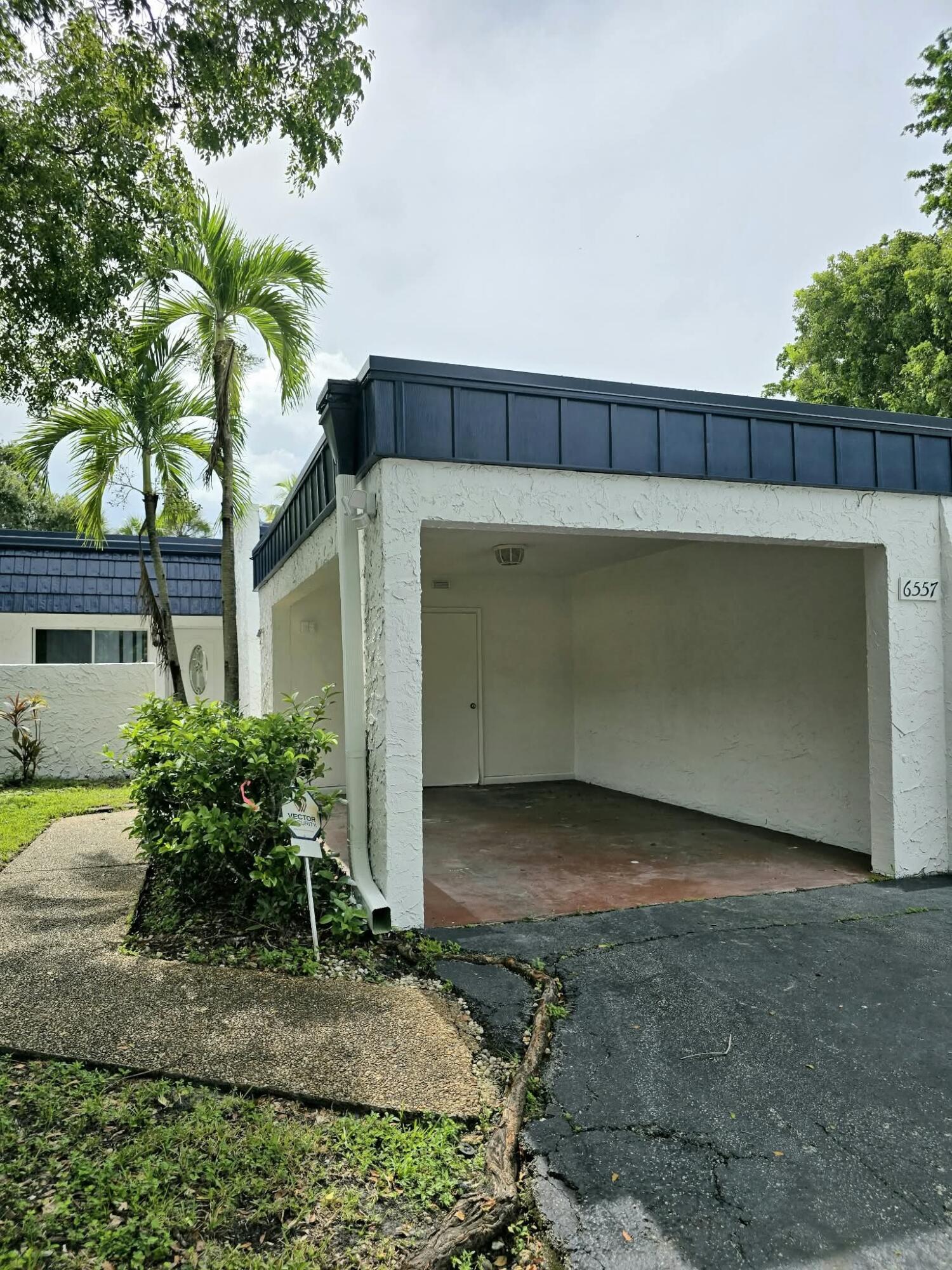 Foto de propiedad en 6557 NW 99th Avenue, Tamarac, FL 33321 Tamarac con MLS# 