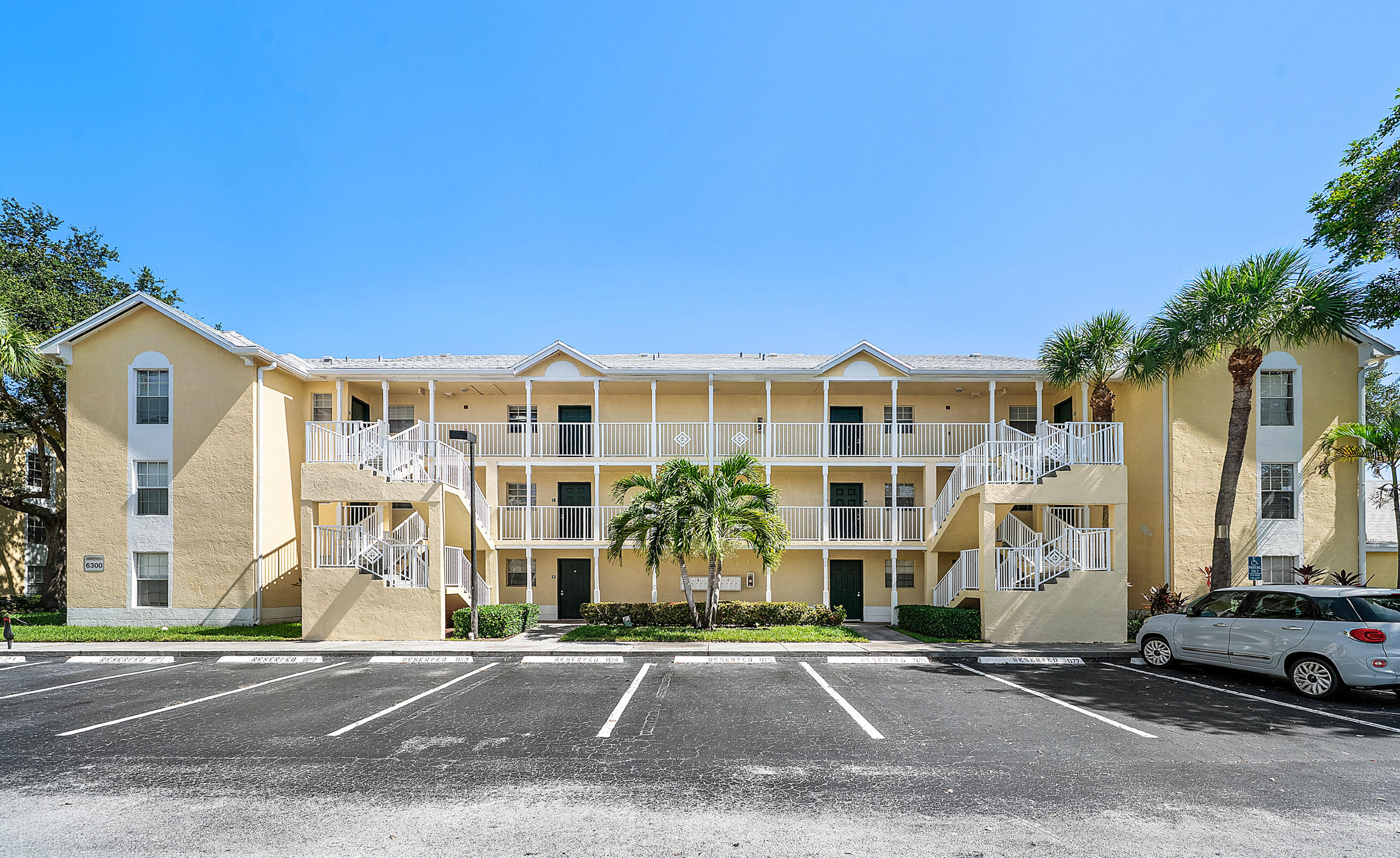 Foto de propiedad en 6300 La Costa Drive H, Boca Raton, FL 33433 Boca Raton con MLS# 
