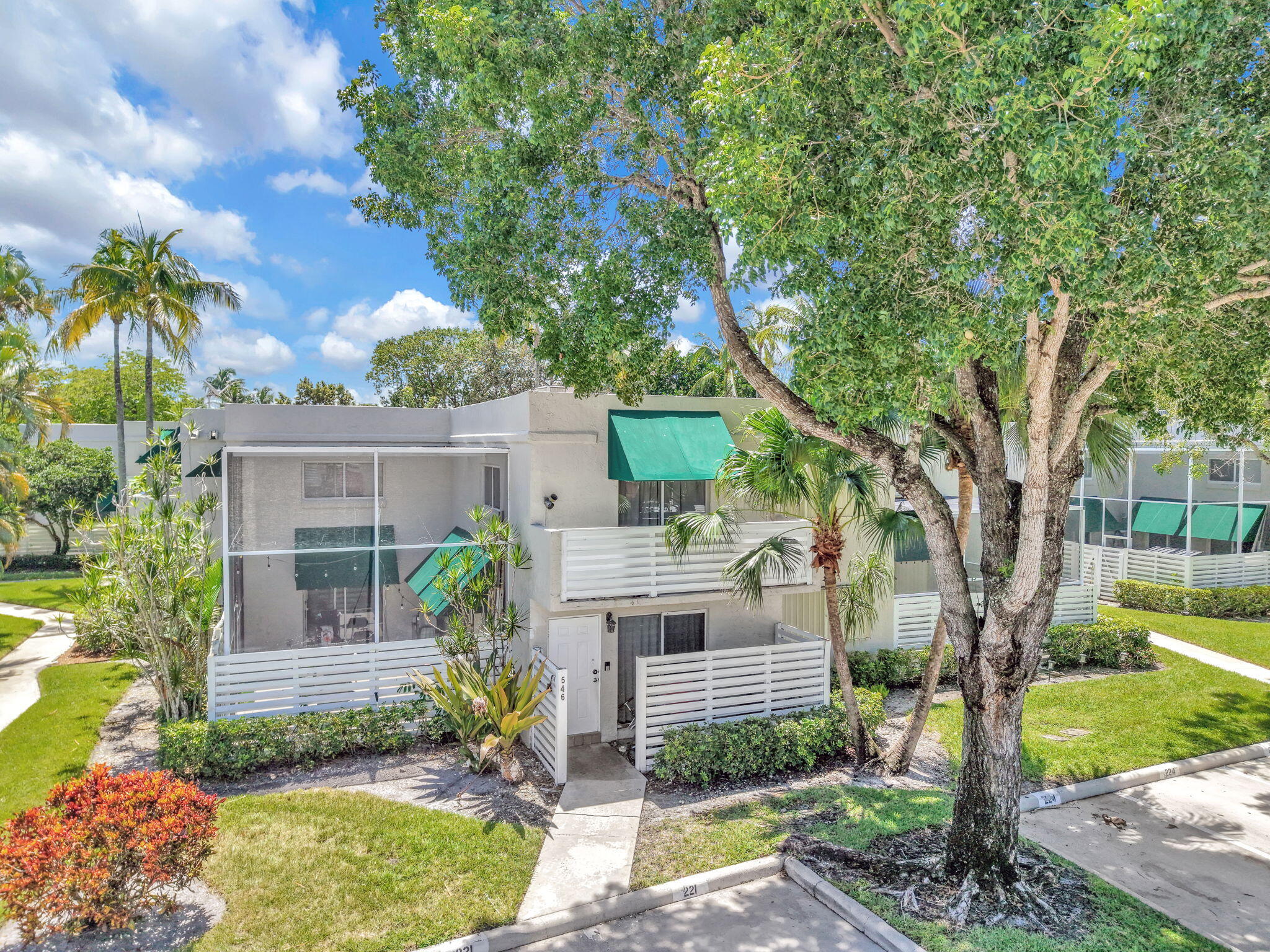Foto de propiedad en 544 NW 98TH Avenue, Plantation, FL 33324 Plantation con MLS# 