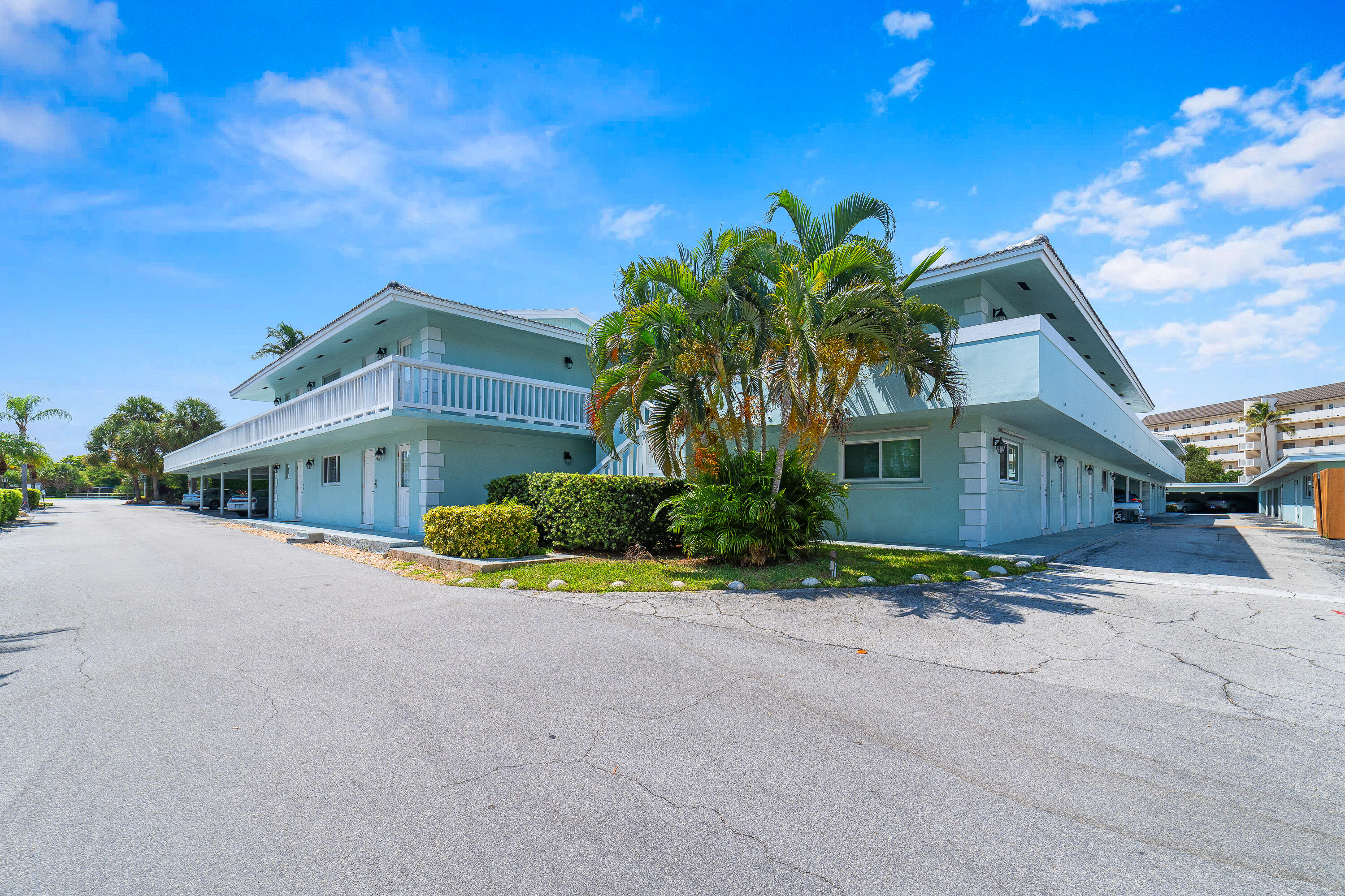 Foto de propiedad en 322 N FEDERAL Highway 232, Deerfield Beach, FL 33441 Deerfield Beach con MLS# 