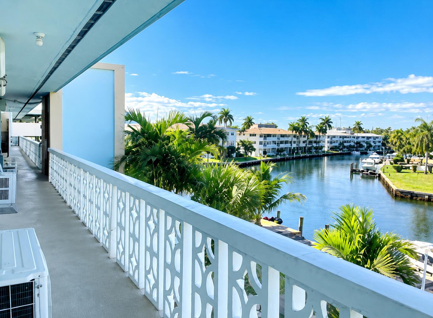 Foto de propiedad en 455 GOLDEN ISLES Drive 209, Hallandale Beach, FL 33009 Hallandale Beach con MLS# 