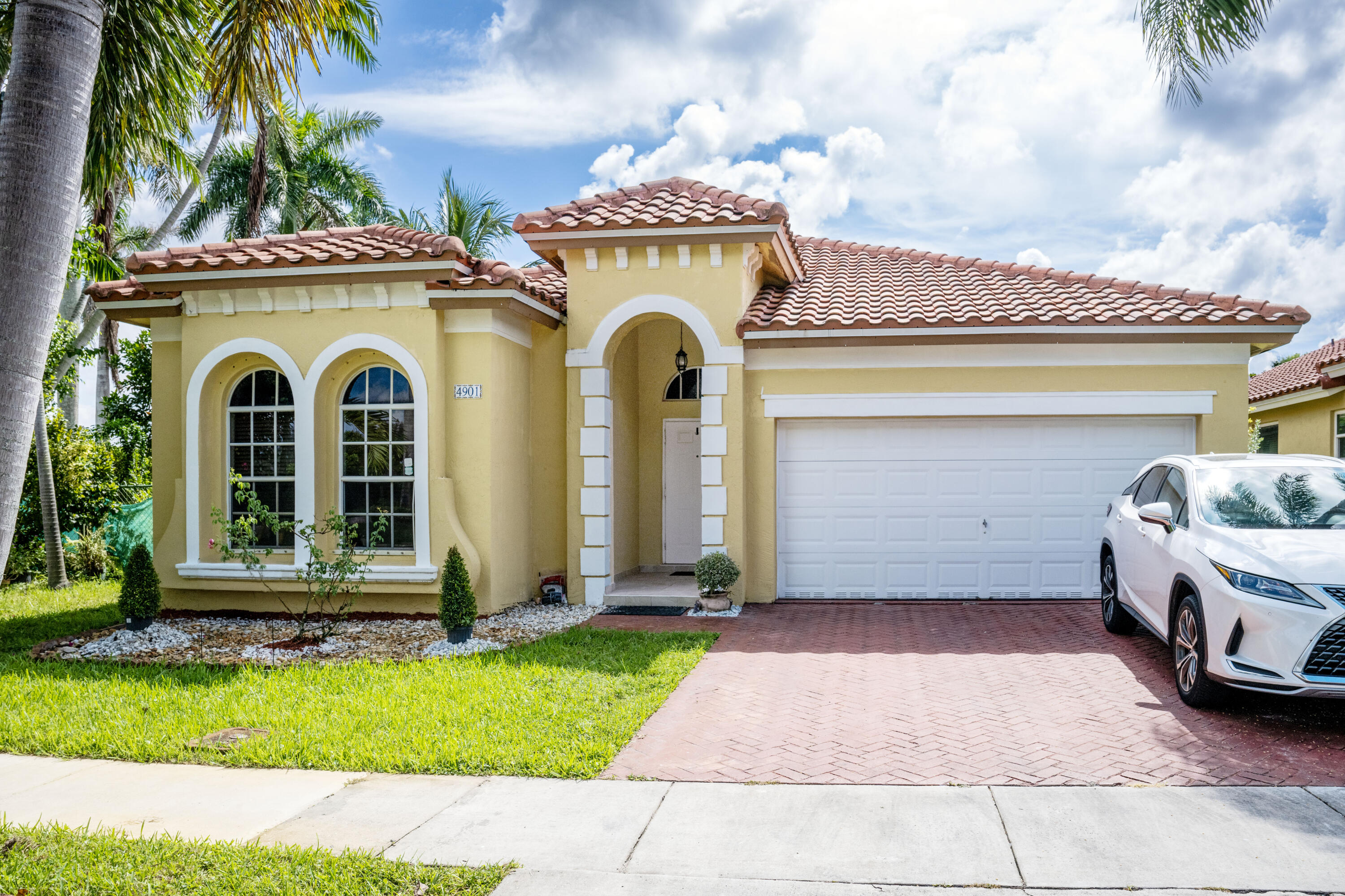 Foto de propiedad en 4901 SW 134TH Avenue, Miramar, FL 33027 Miramar con MLS# 