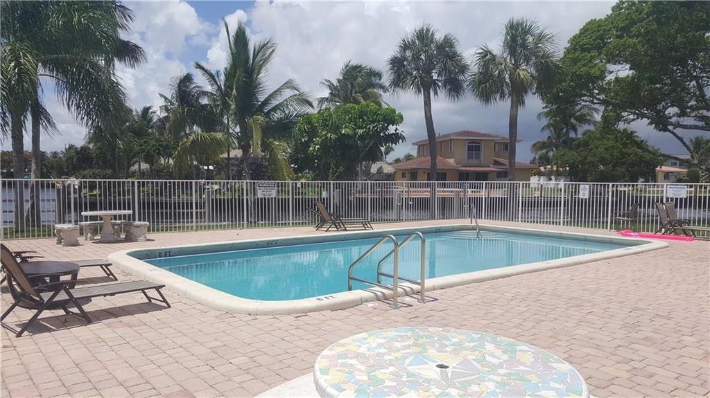Foto de propiedad en 101 SE 6TH Avenue 11, Pompano Beach, FL 33060 Pompano Beach con MLS# 