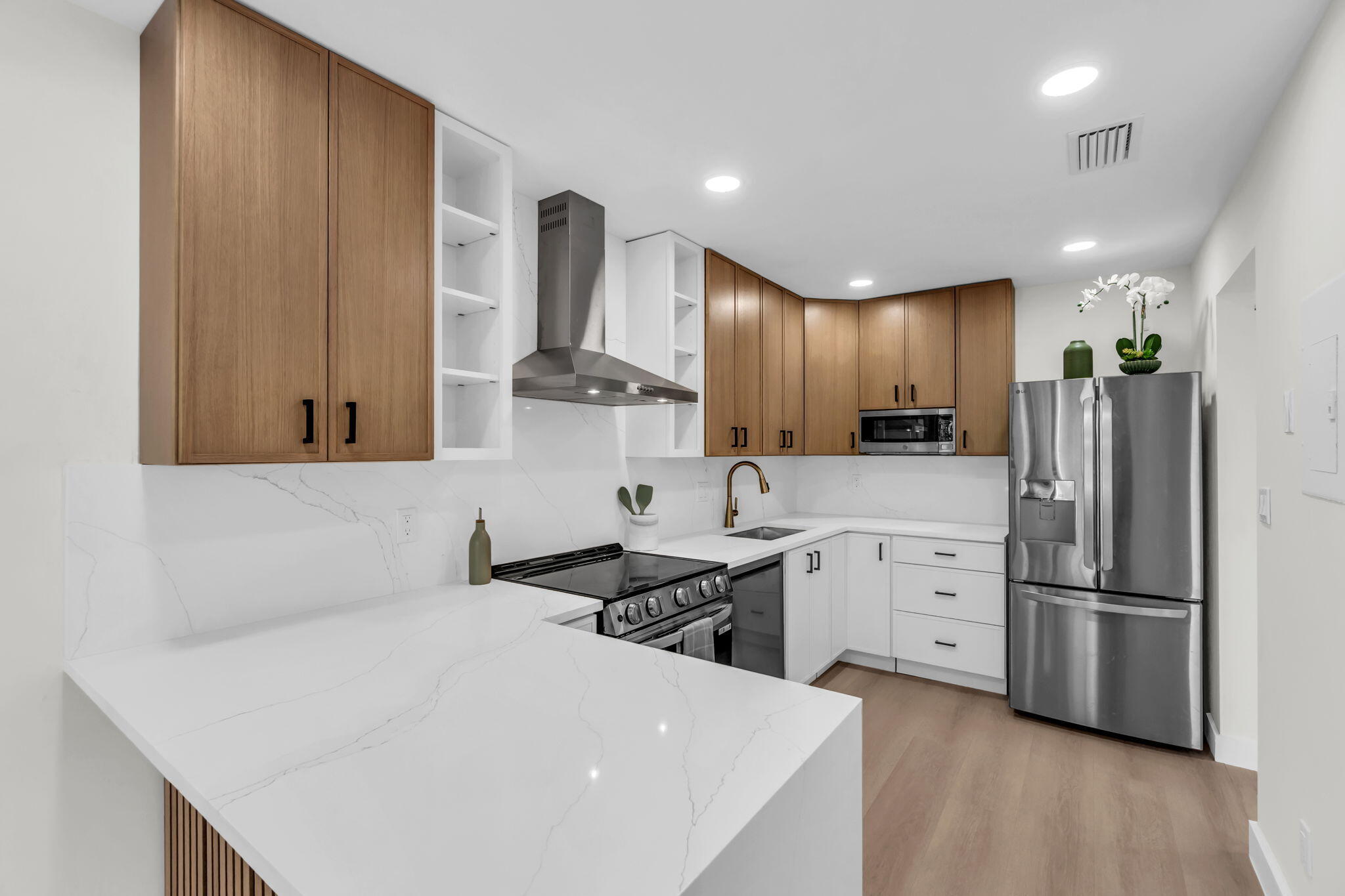Foto de propiedad en 176 NW 106th Terrace, Pembroke Pines, FL 33026 Pembroke Pines con MLS# 