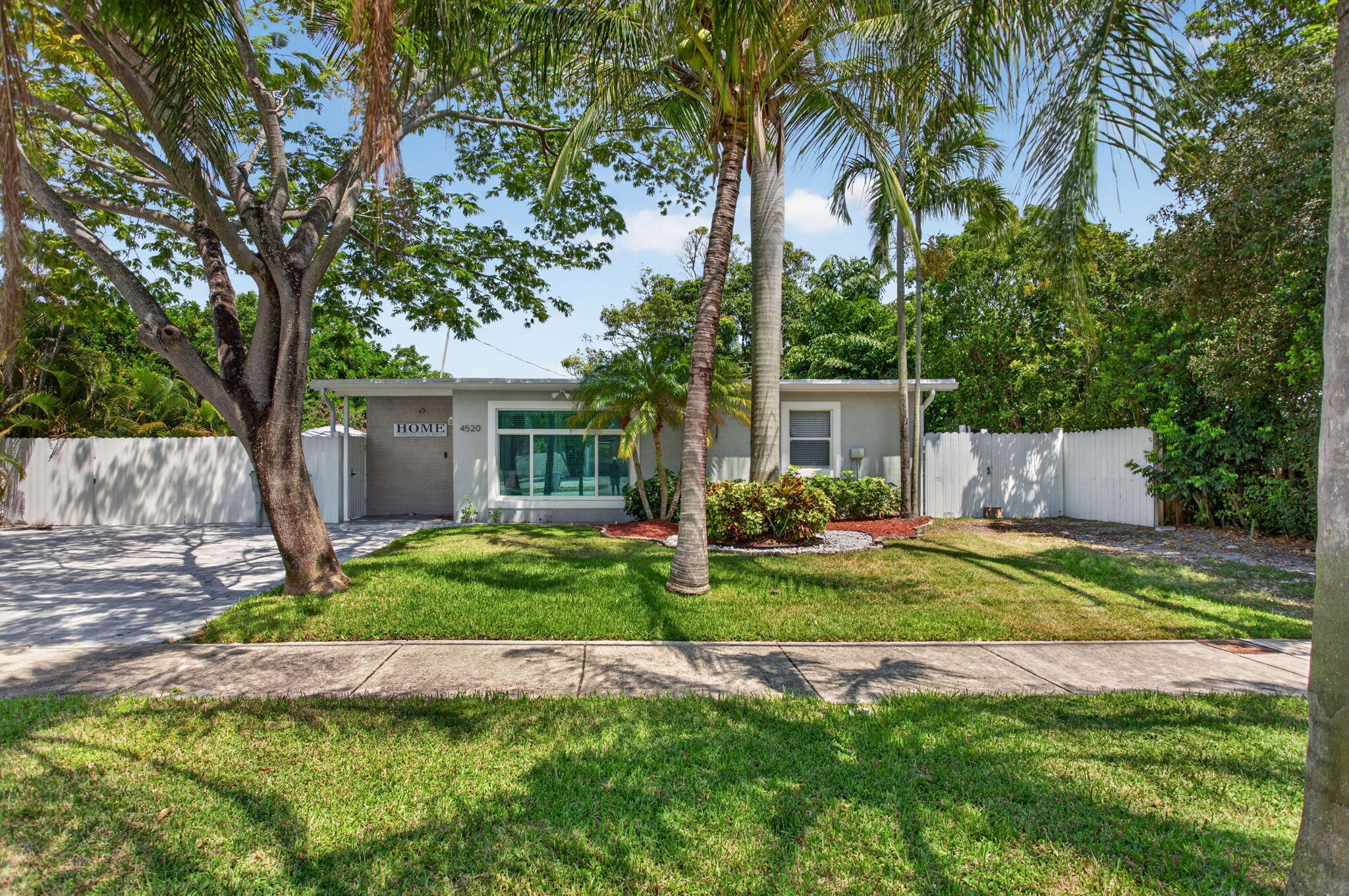 Foto de propiedad en 4520 NE 15TH Avenue, Pompano Beach, FL 33064 Pompano Beach con MLS# 