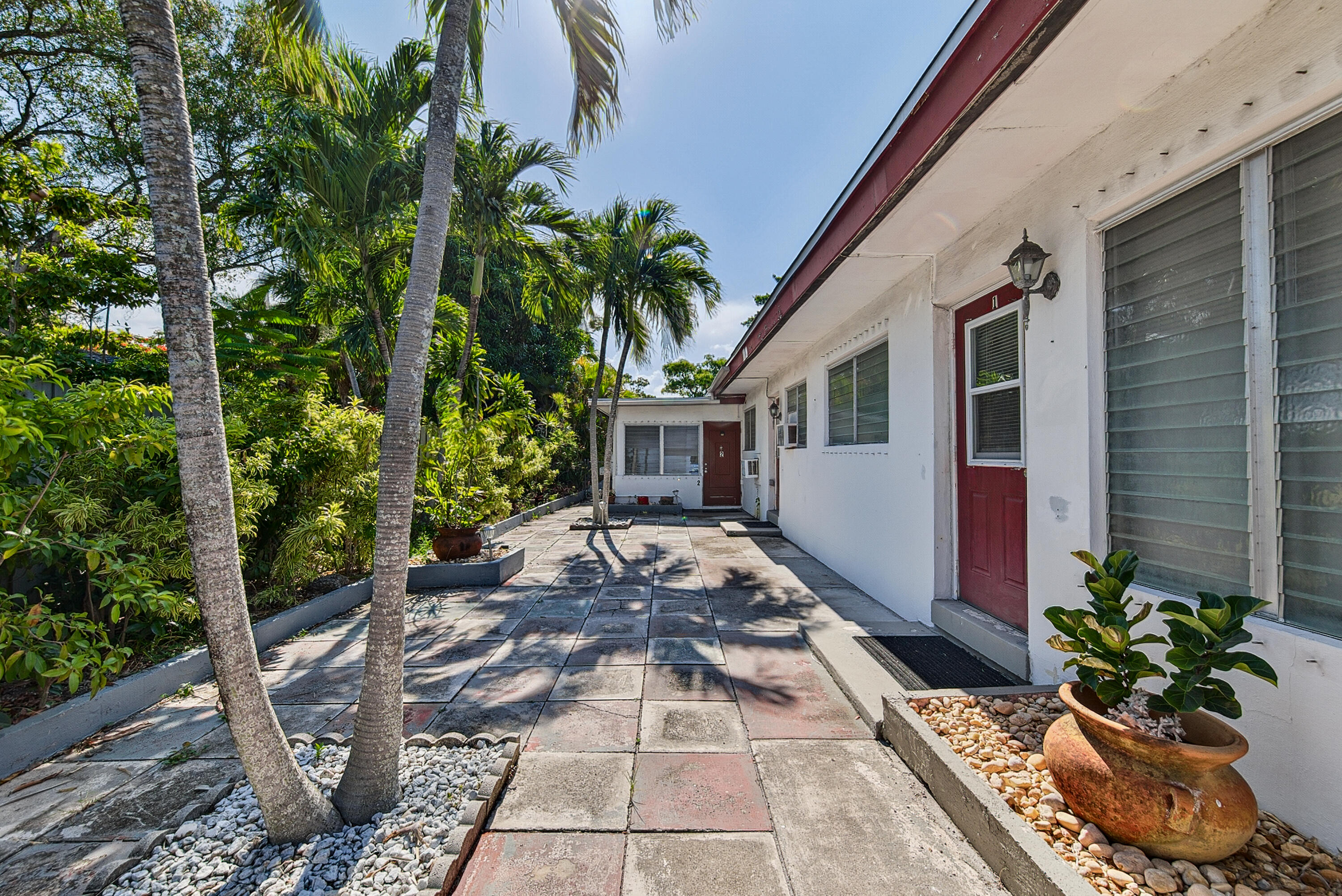 Foto de propiedad en 1223 NE 3rd Avenue 1-3, Fort Lauderdale, FL 33304 Fort Lauderdale con MLS# 