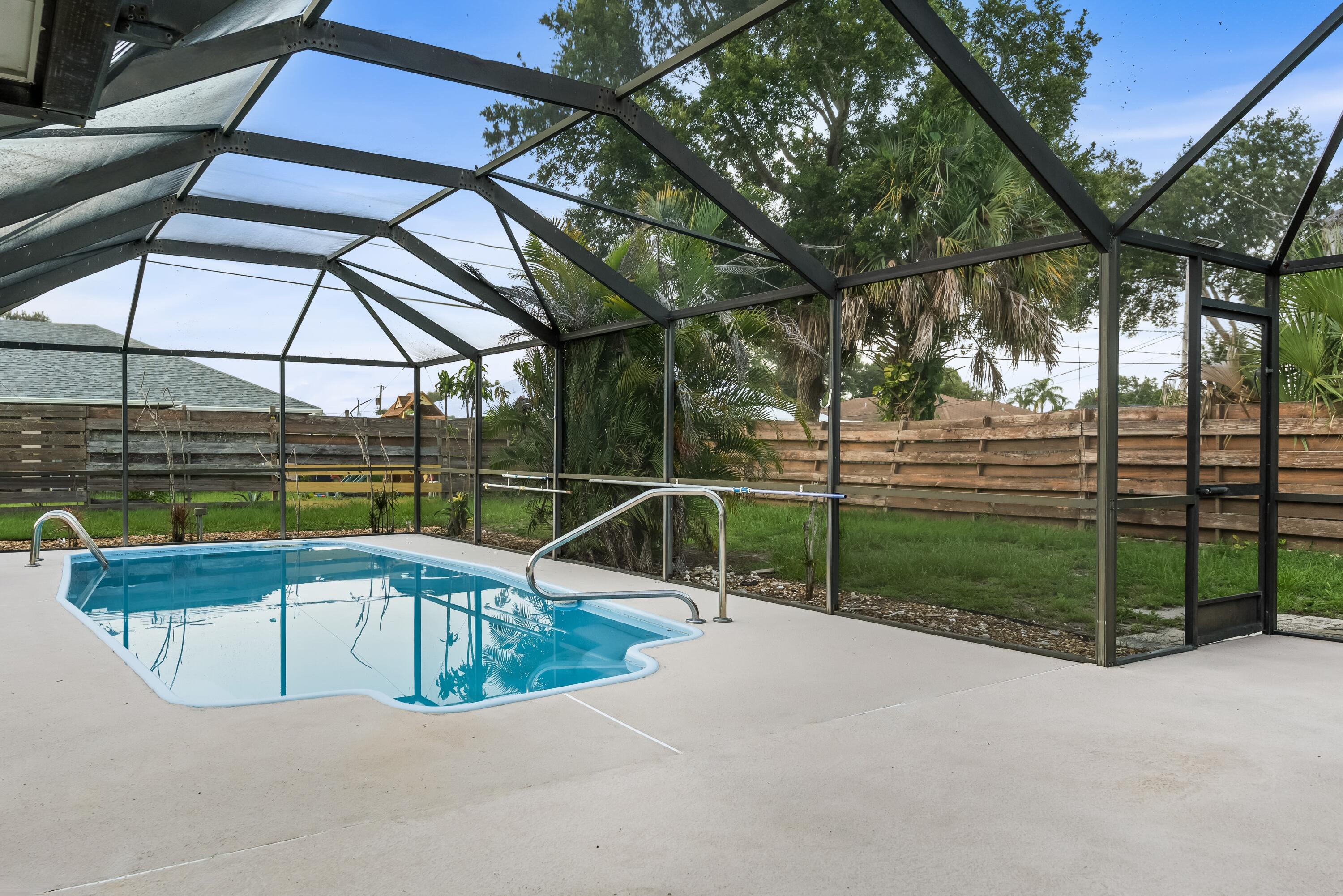 Foto de propiedad en 1167 SW GARDENA Avenue, Port St. Lucie, FL 34953 Port St. Lucie con MLS# 