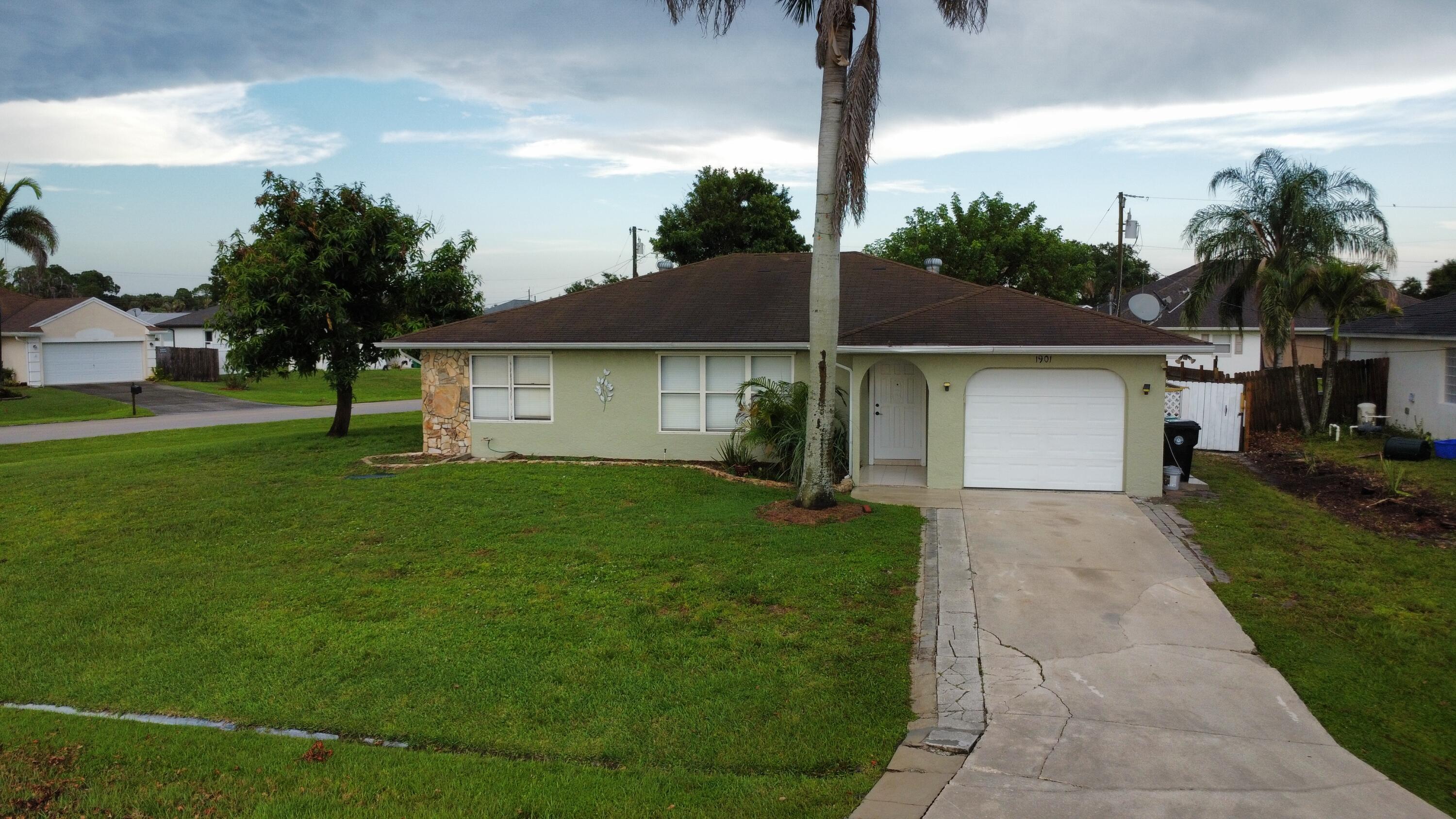 Foto de propiedad en 1901 SW Dorado Lane, Port St. Lucie, FL 34953 Port St. Lucie con MLS# 
