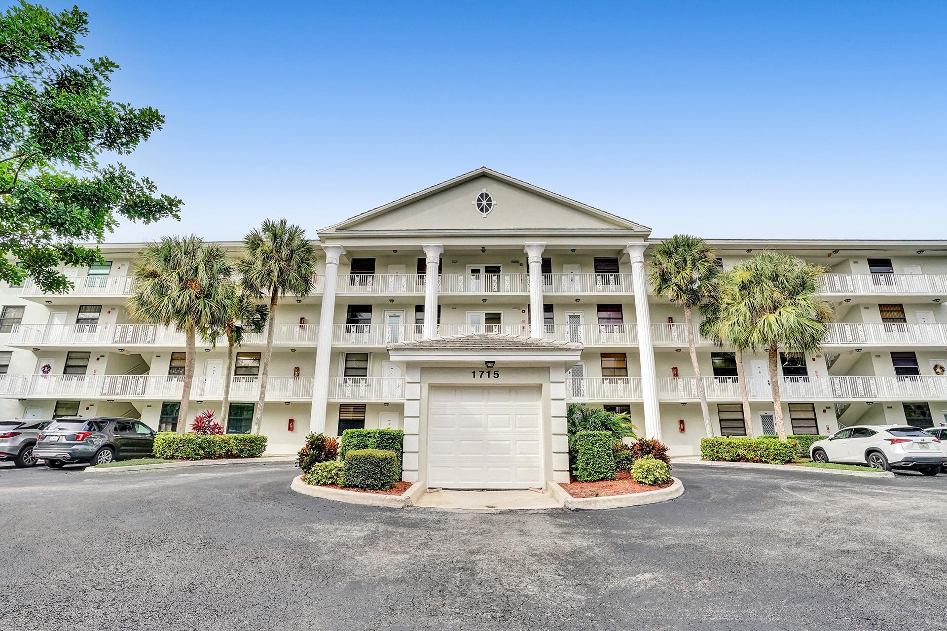Foto de propiedad en 1719 WHITEHALL Drive 303, Davie, FL 33324 Davie con MLS# 