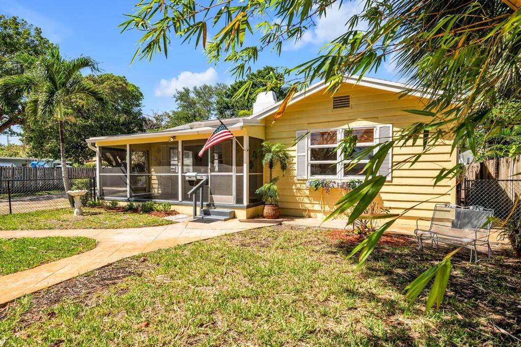 Foto de propiedad en 813 SE 14TH Court, Fort Lauderdale, FL 33316 Fort Lauderdale con MLS# 