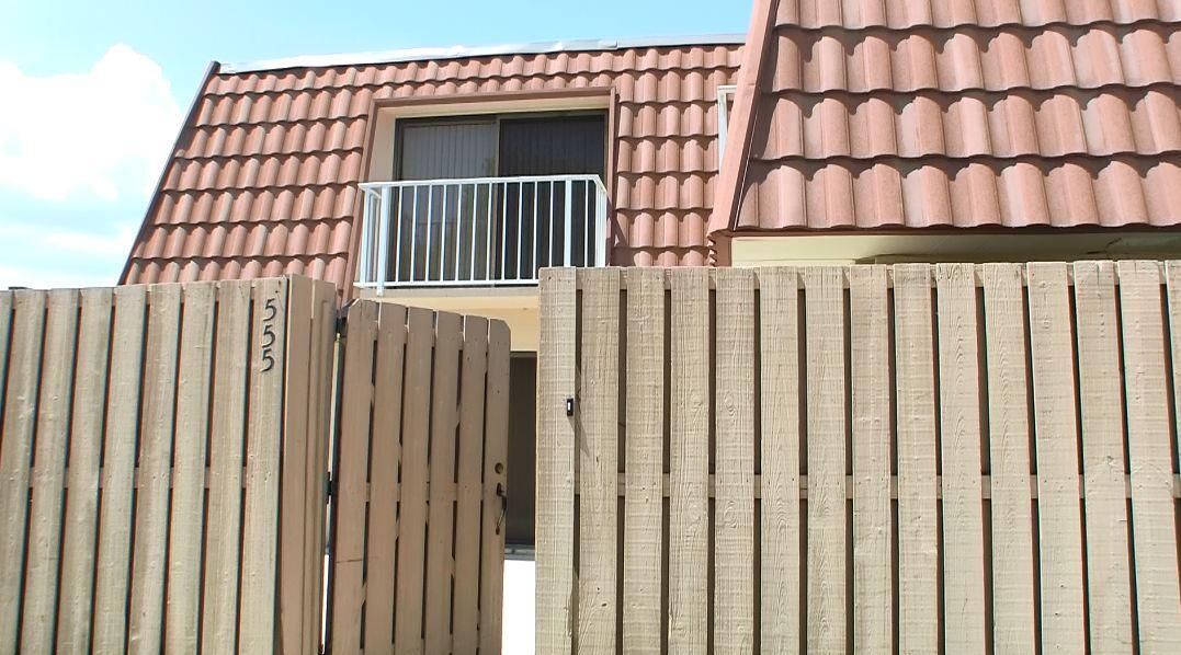 Foto de propiedad en 555 Green Springs Place, West Palm Beach, FL 33409 West Palm Beach con MLS# 