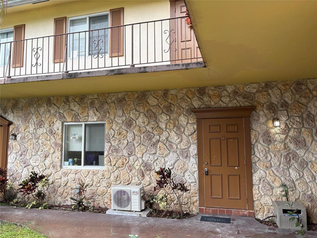 Foto de propiedad en 9200 NW 38TH Drive 1A, Coral Springs, FL 33065 Coral Springs con MLS# 