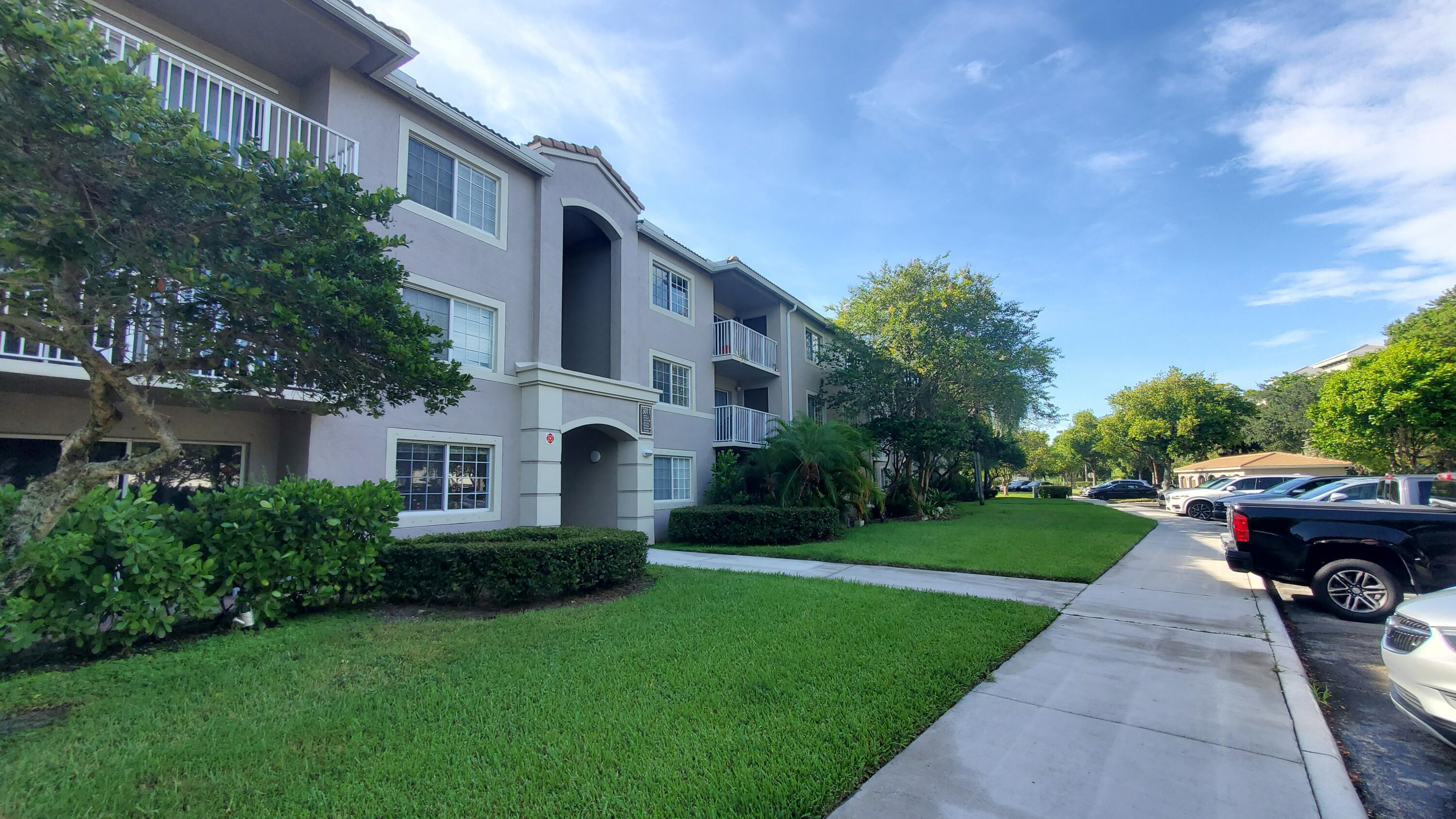 Foto de propiedad en 5011 WILES Road 104, Coconut Creek, FL 33073 Coconut Creek con MLS# 
