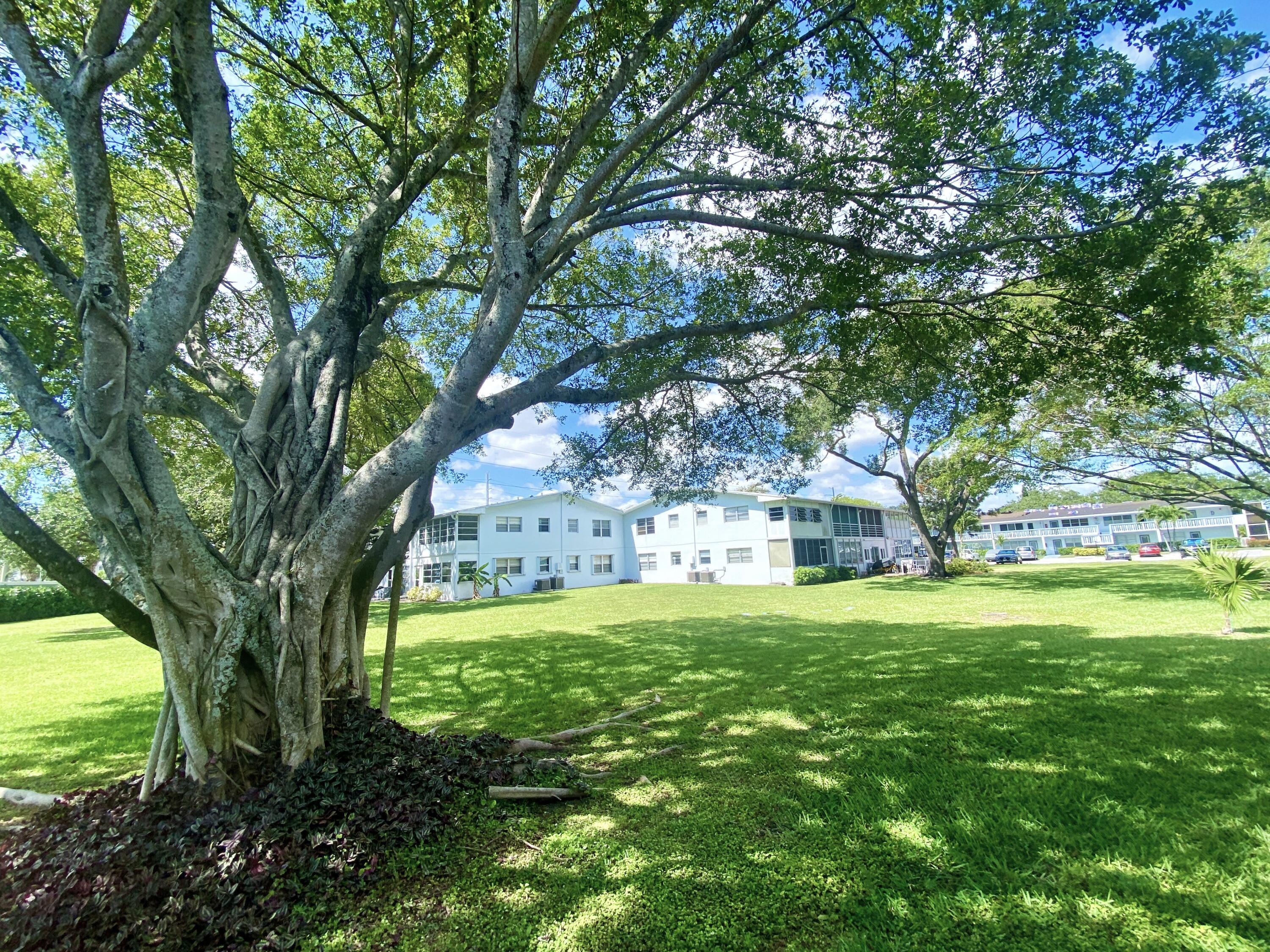 Foto de propiedad en 335 FARNHAM P, Deerfield Beach, FL 33442 Deerfield Beach con MLS# 