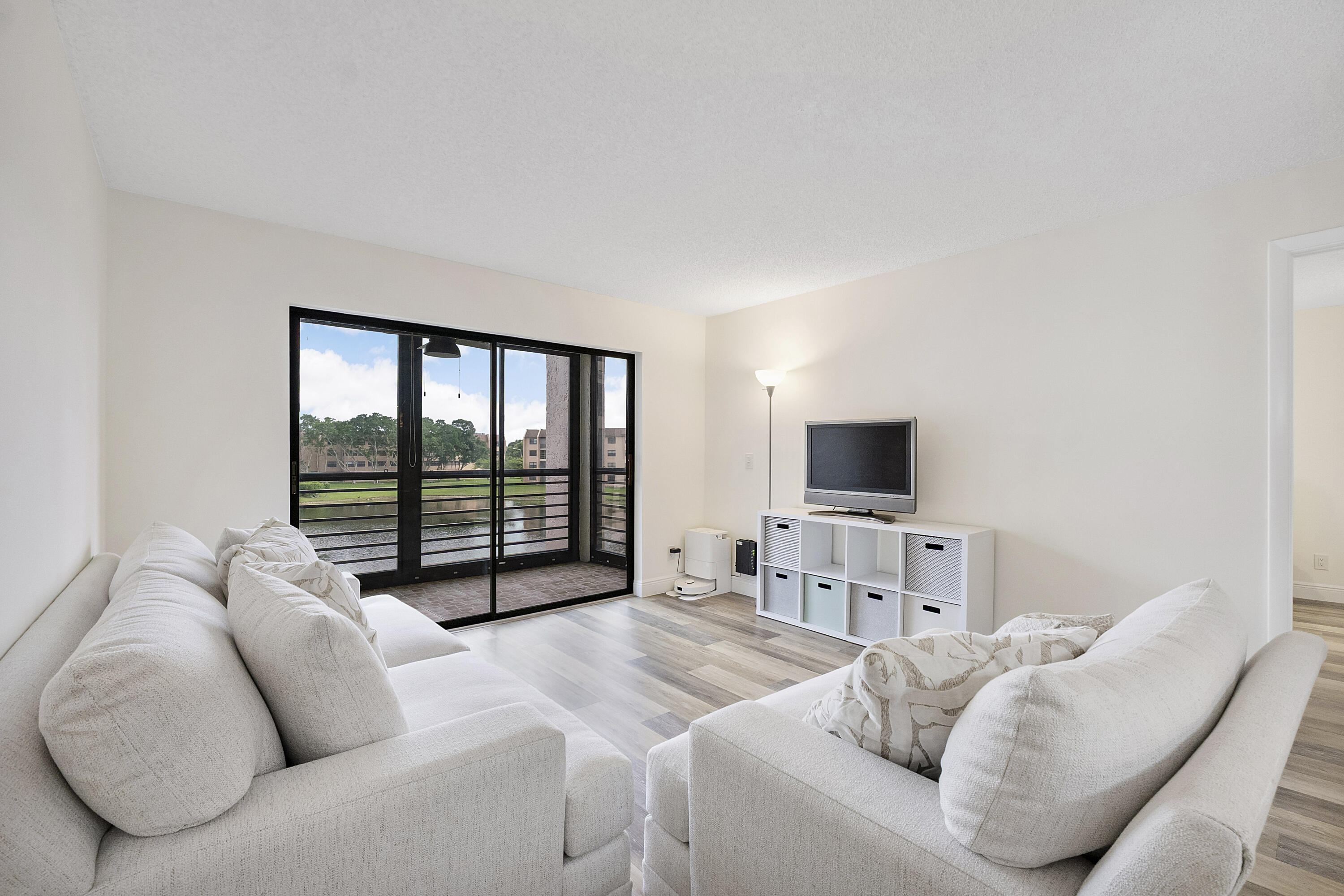 Foto de propiedad en 10444 NW 30TH Court 307, Sunrise, FL 33322 Sunrise con MLS# 