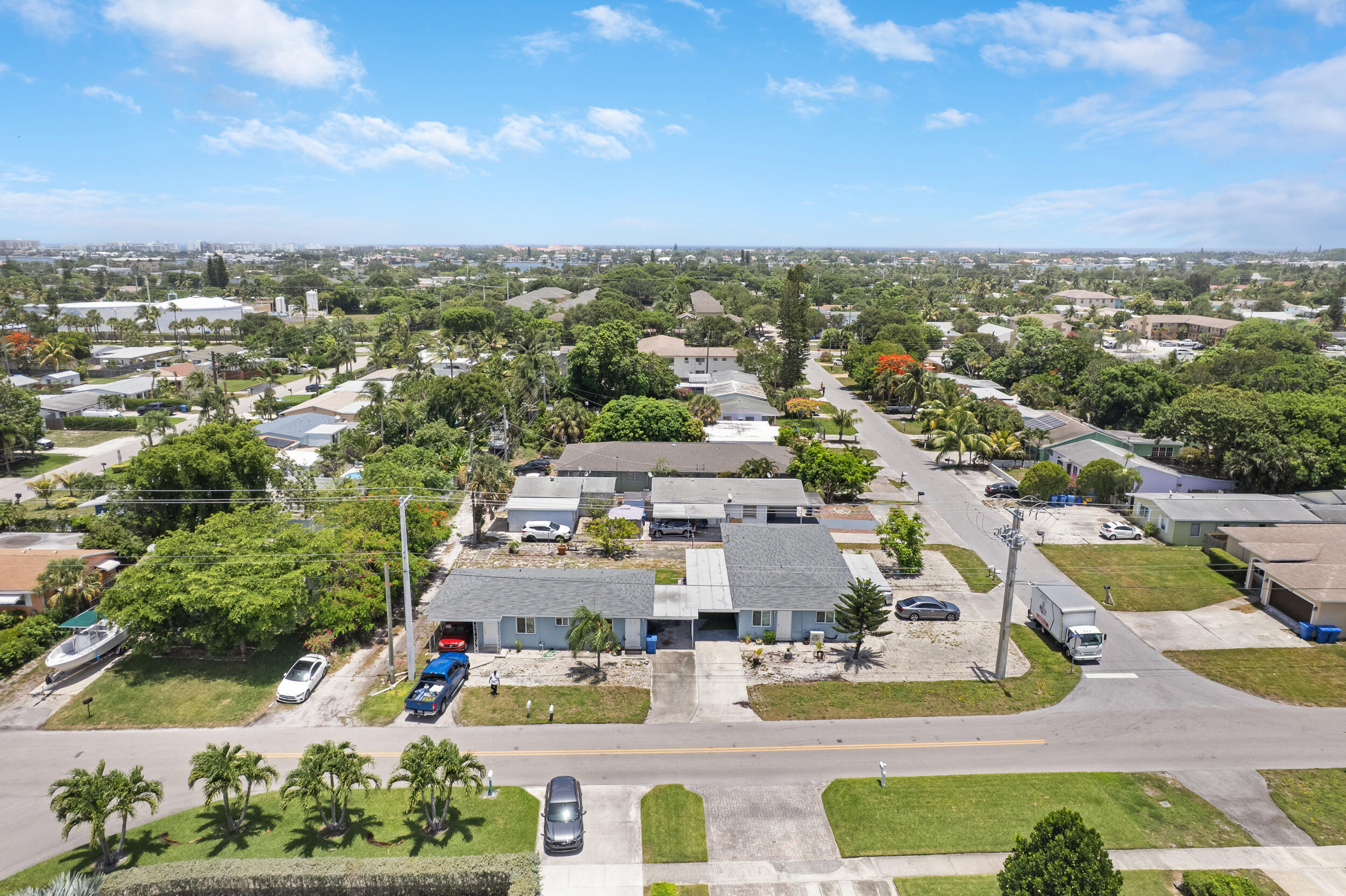 Foto de propiedad en 516 S Arnold Avenue, Lantana, FL 33462 Lantana con MLS# 