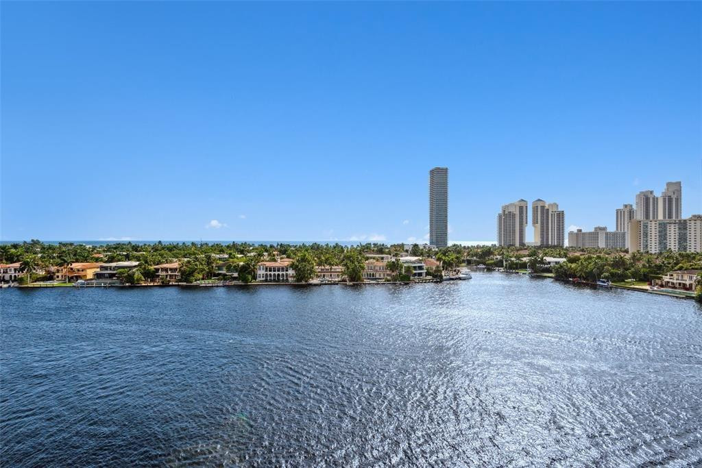 Foto de propiedad en 19707 Turnberry Way 9J, Aventura, FL 33180 Aventura con MLS# 