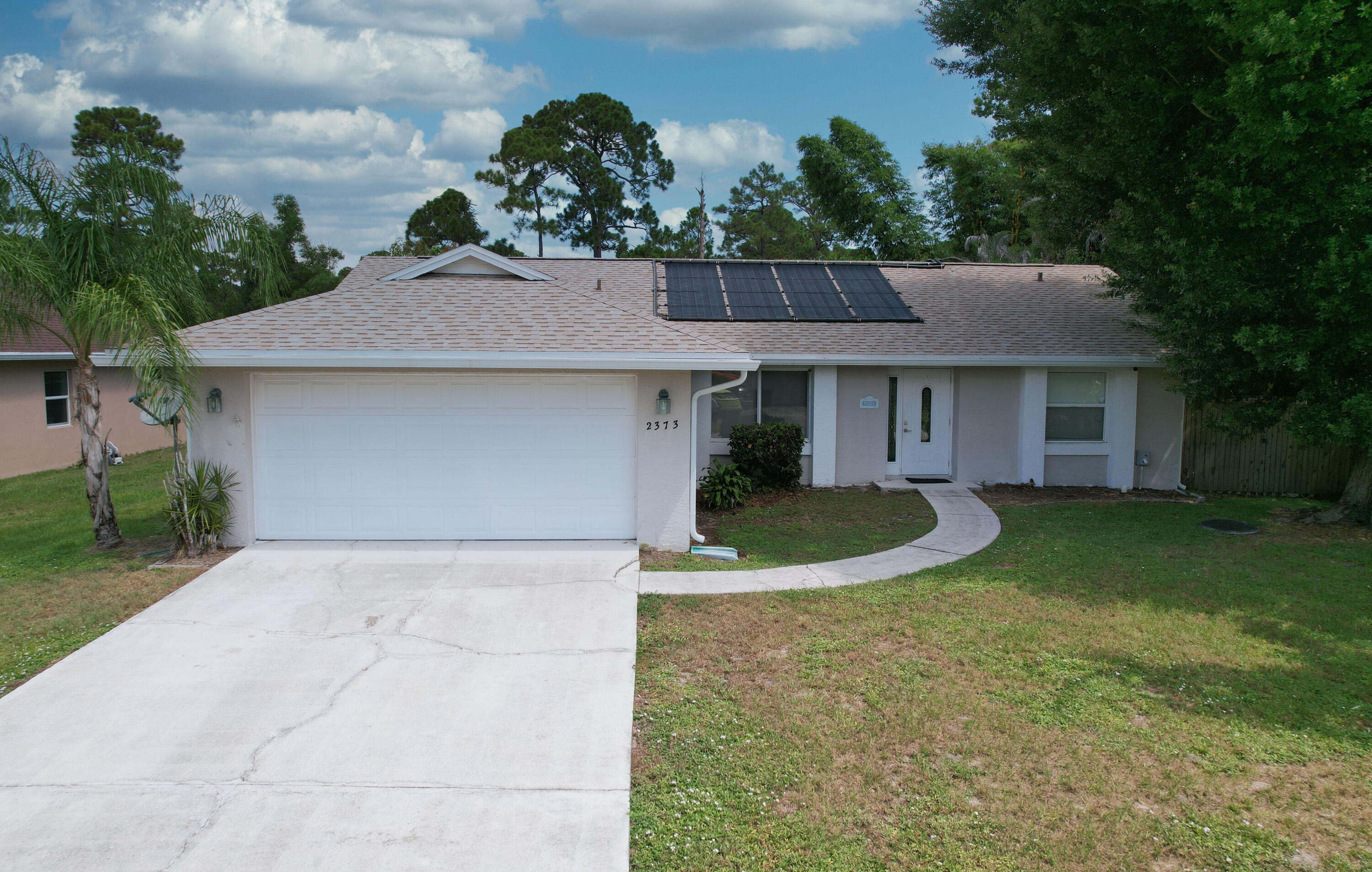 Foto de propiedad en 2373 SE GILLETTE Avenue, Port St. Lucie, FL 34952 Port St. Lucie con MLS# 