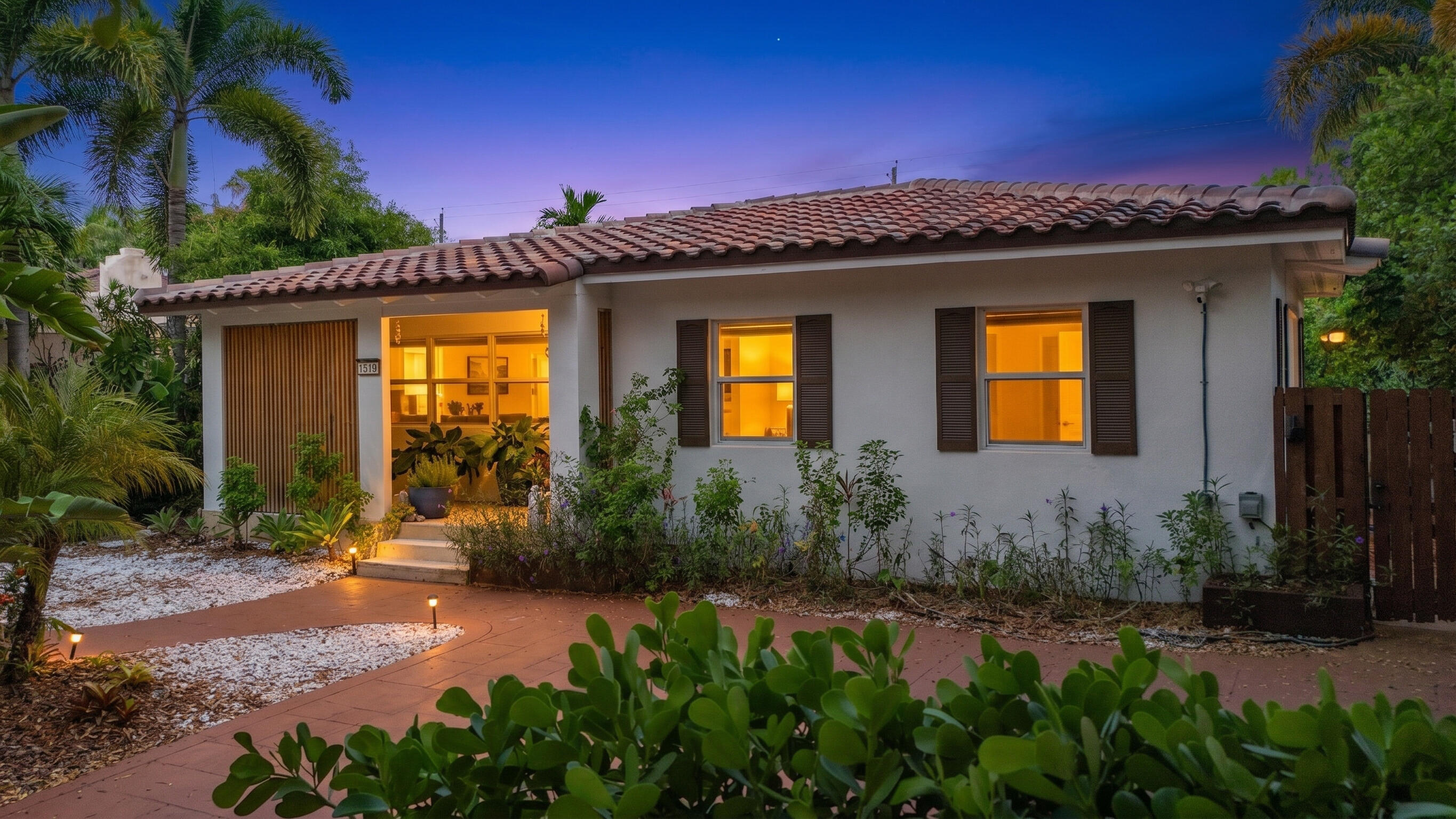 Foto de propiedad en 1519 Washington Street, Hollywood, FL 33020 Hollywood con MLS# 