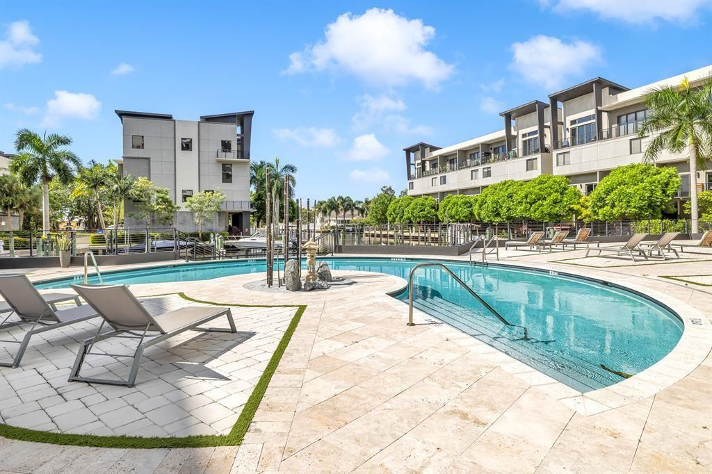 Foto de propiedad en 462 SE 1ST Circle, Pompano Beach, FL 33060 Pompano Beach con MLS# 