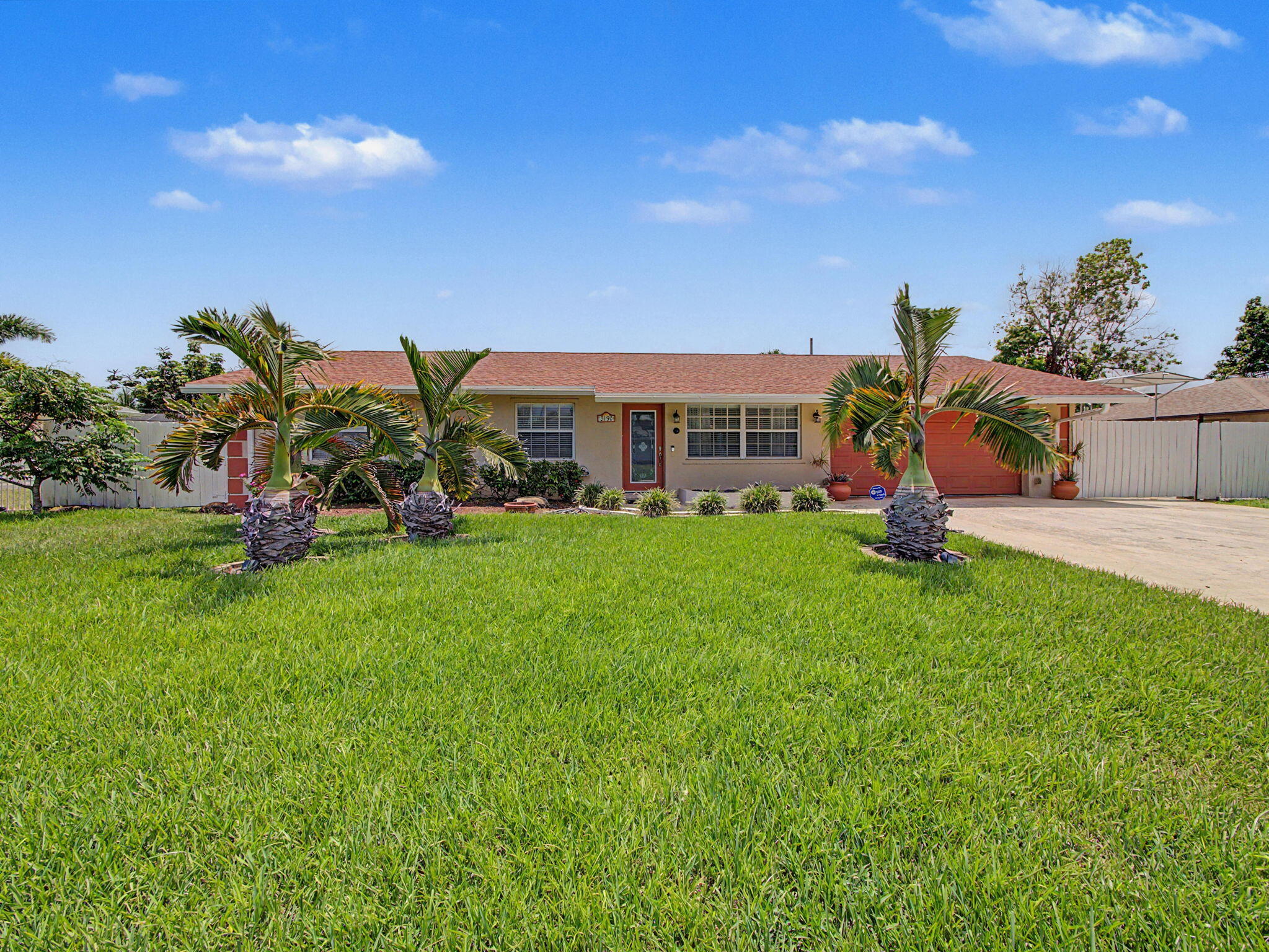 Foto de propiedad en 3190 Starboard Drive, Lake Worth, FL 33462 Lake Worth con MLS# 