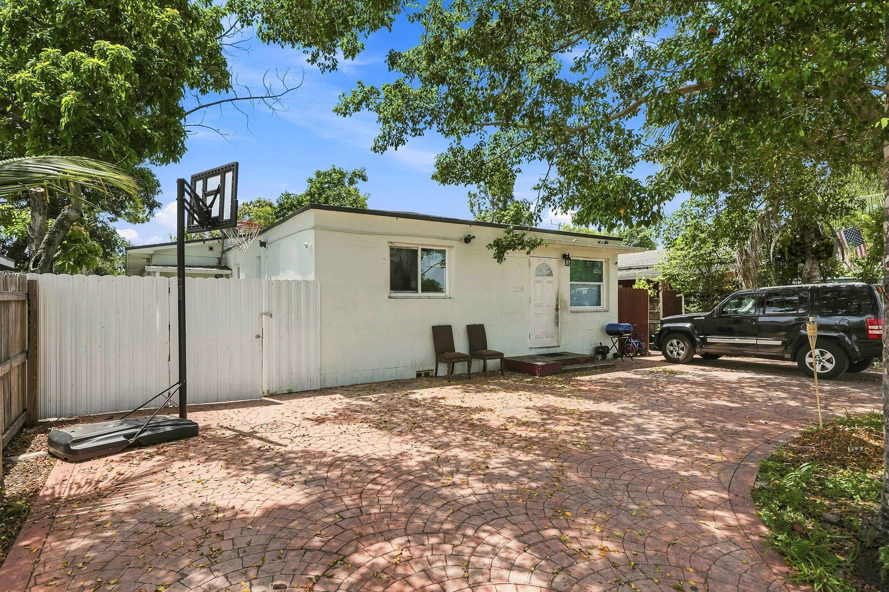 Foto de propiedad en 1010 Burlington Street, Opa-Locka, FL 33054 Opa-Locka con MLS# 