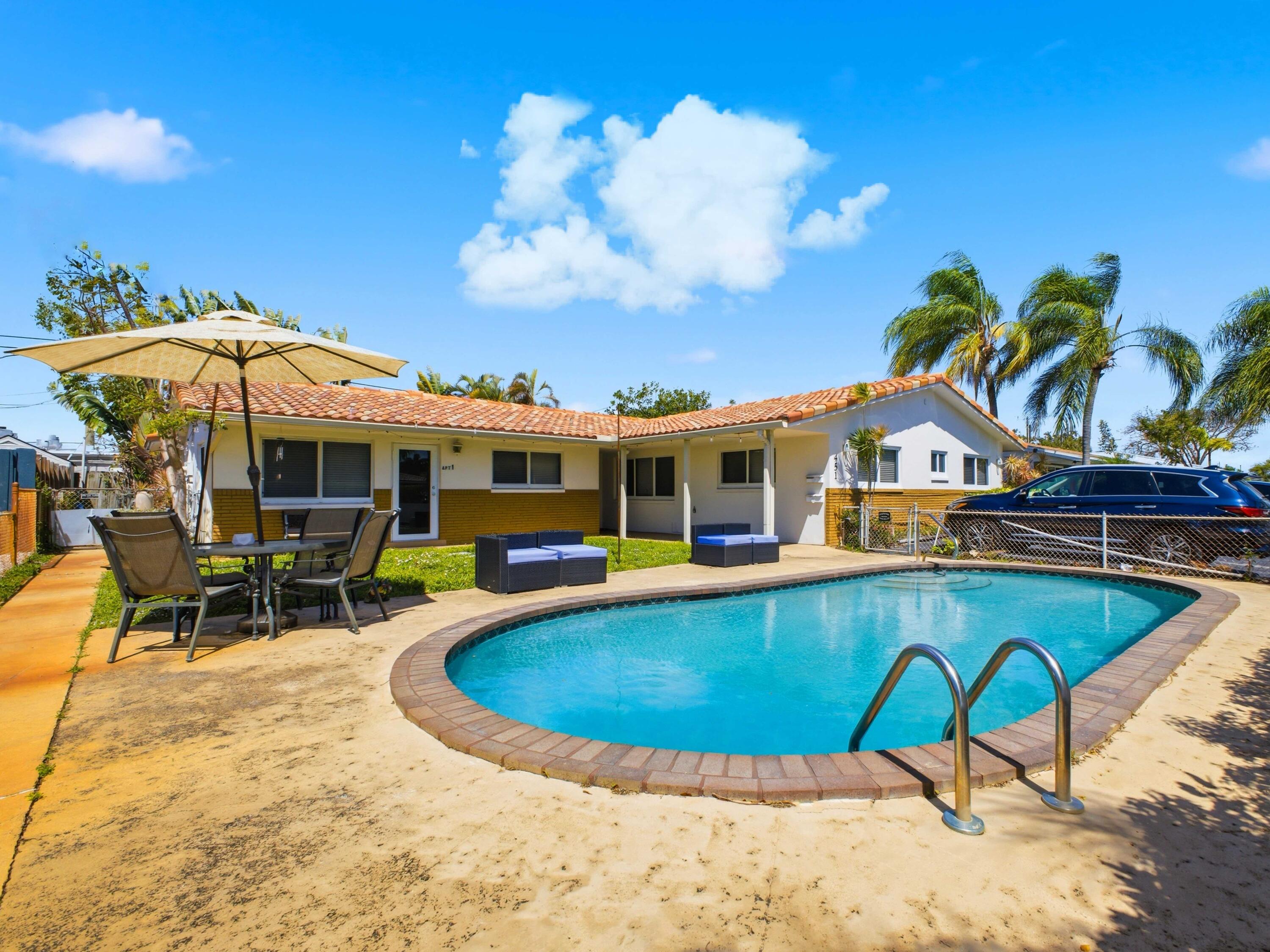 Foto de propiedad en 451 SE 1st Avenue A-B, Pompano Beach, FL 33060 Pompano Beach con MLS# 