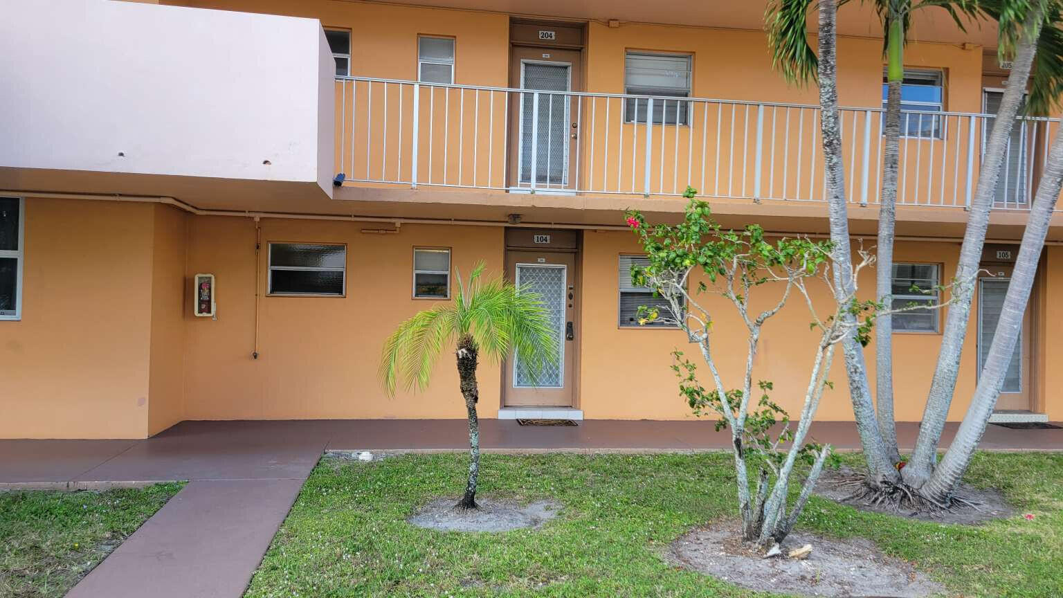 En Venta 3001 NW 46TH Avenue 104, Lauderdale Lakes, FL 33313, Lauderdale Lakes, FL 33313