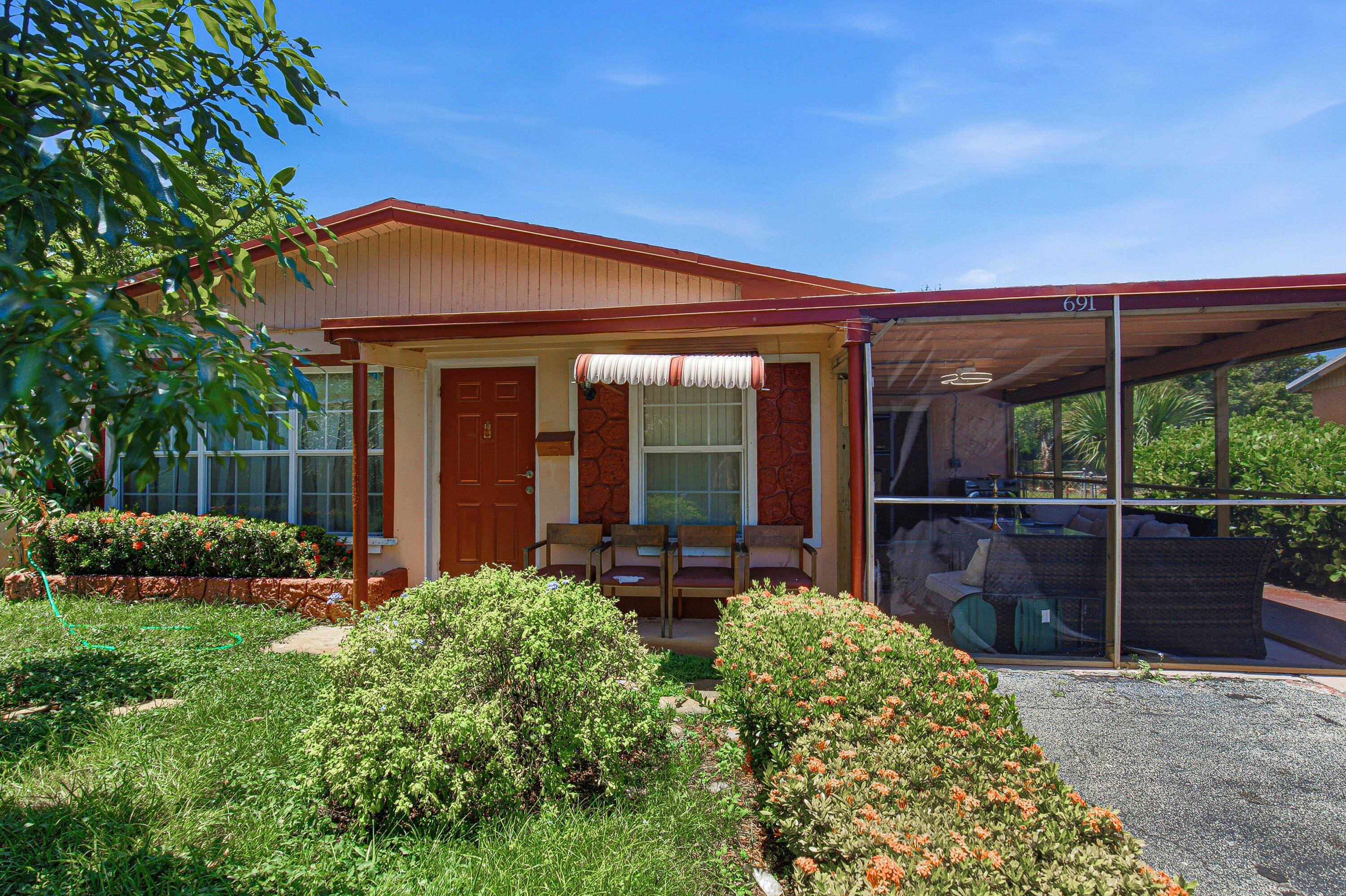 Foto de propiedad en 691 NW 20TH Court, Pompano Beach, FL 33060 Pompano Beach con MLS# 