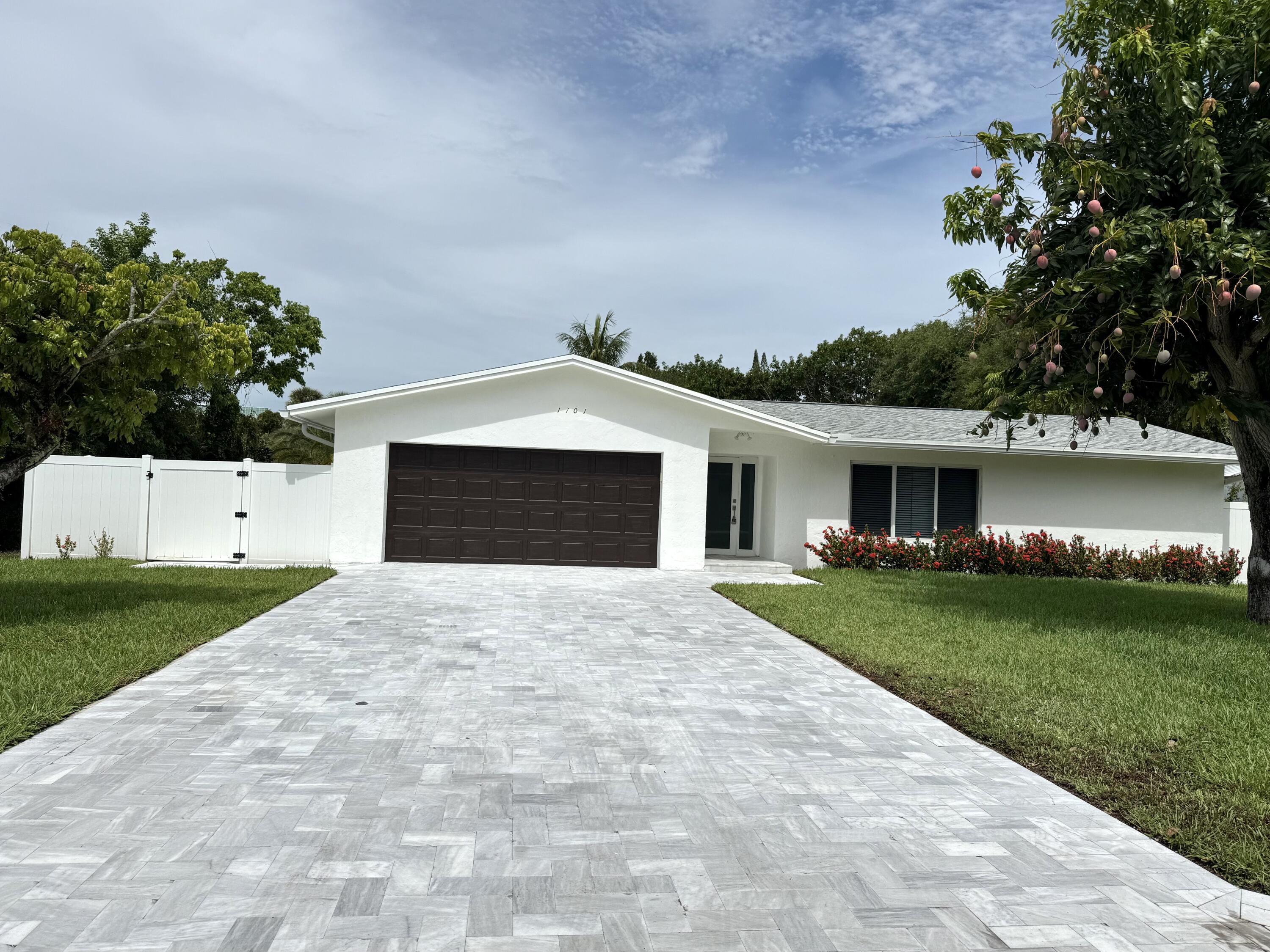 Foto de propiedad en 1101 NW 5TH Avenue, Boca Raton, FL 33432 Boca Raton con MLS# 