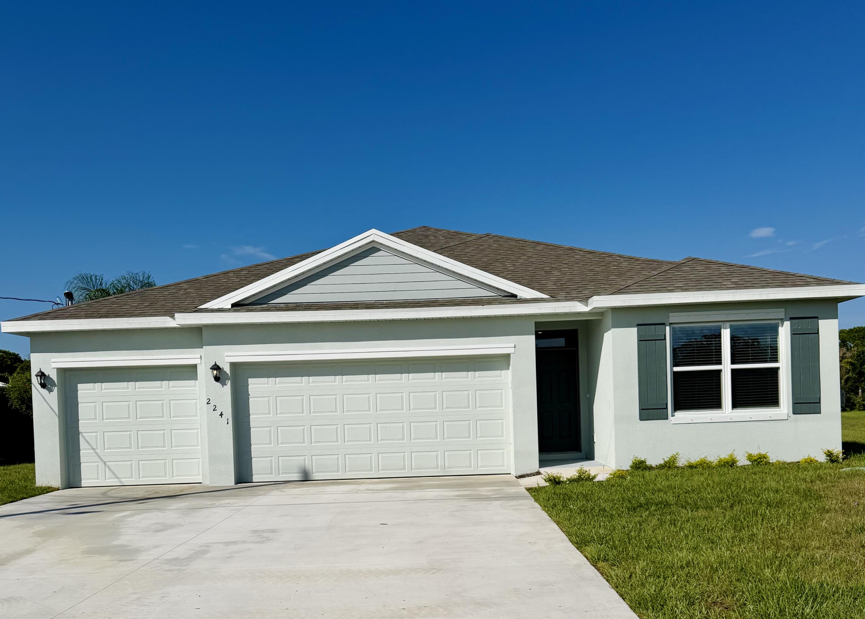 Foto de propiedad en 2241 SE BOWIE Street, Port St. Lucie, FL 34952 Port St. Lucie con MLS# 