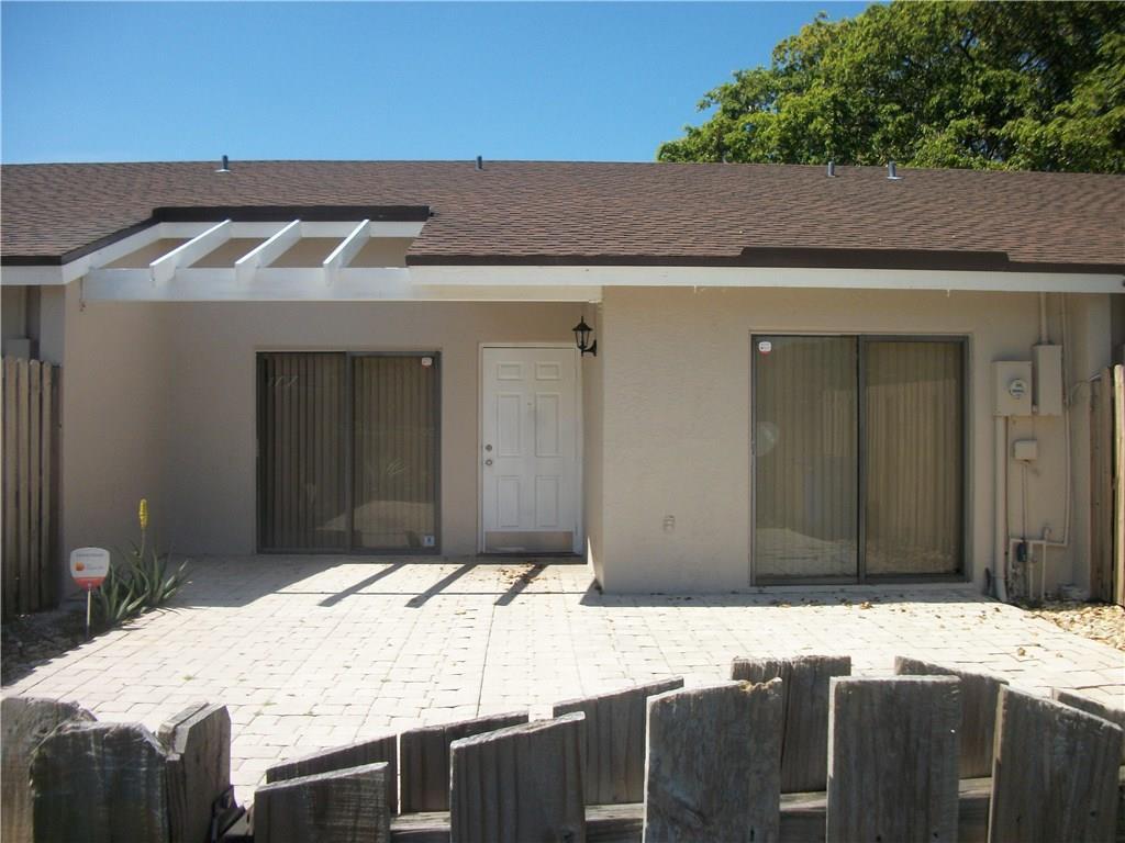 Foto de propiedad en 4953 E LAKES Drive, Deerfield Beach, FL 33064 Deerfield Beach con MLS# 