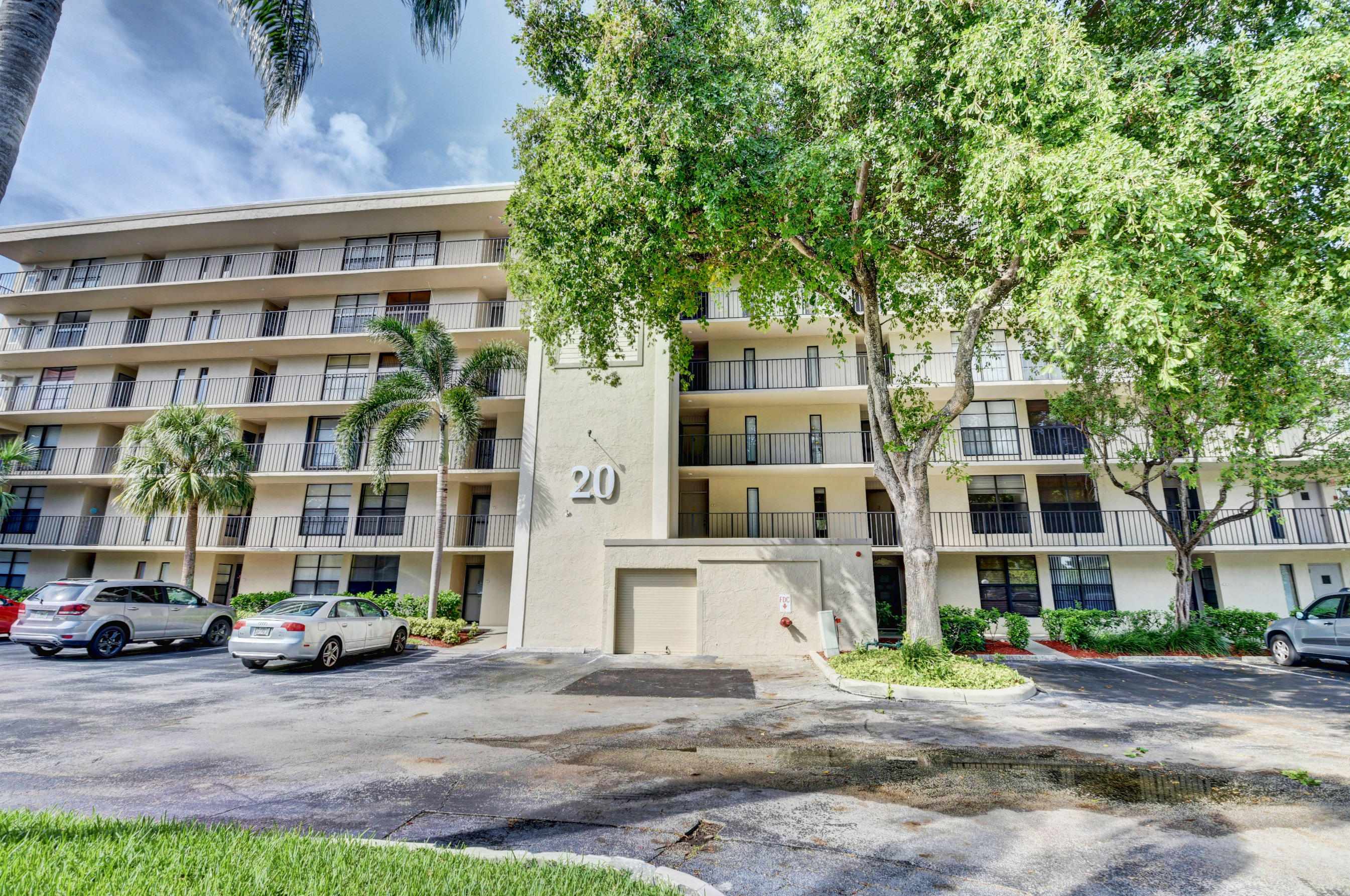 Foto de propiedad en 20 Royal Palm Way 401, Boca Raton, FL 33432 Boca Raton con MLS# 