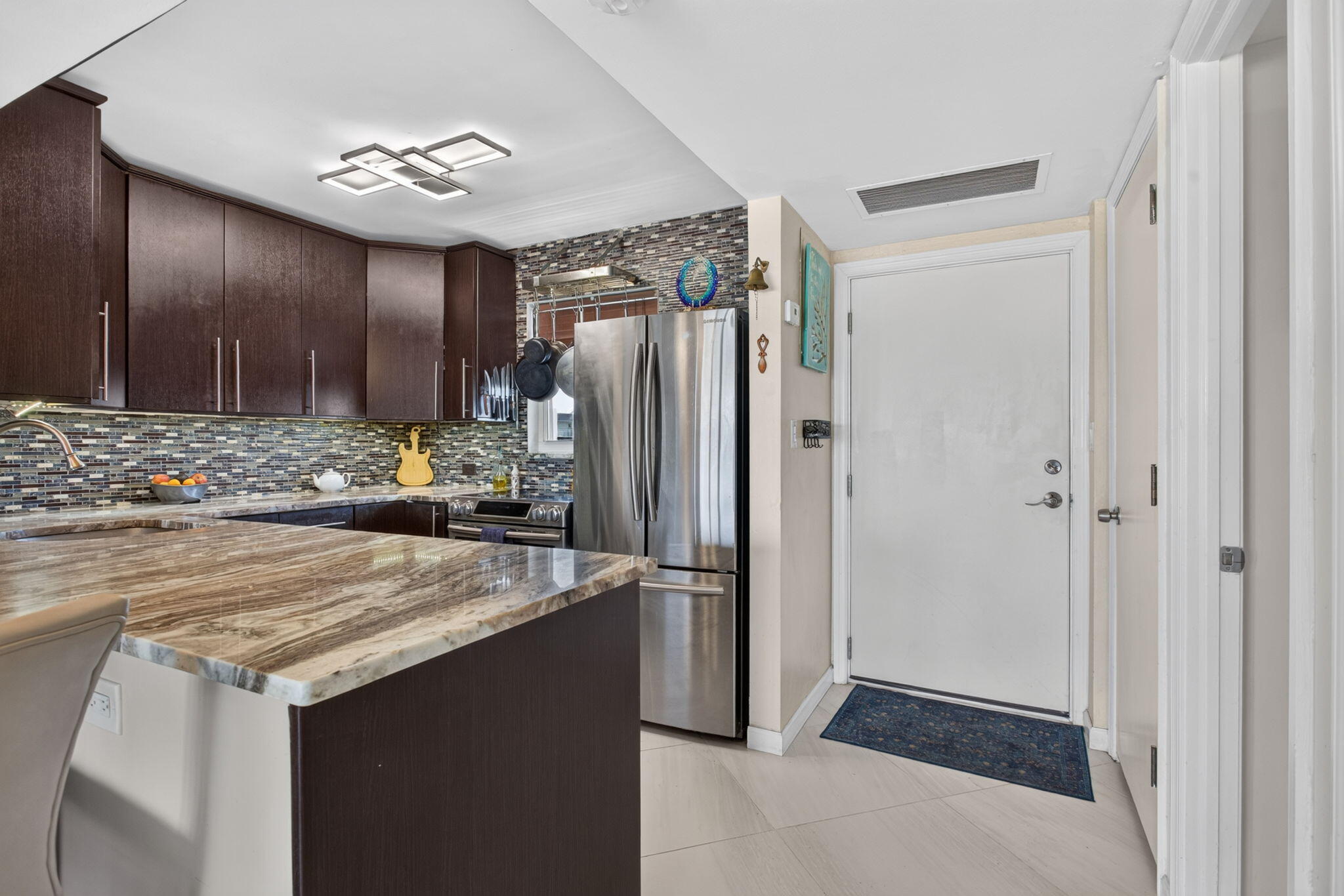 Foto de propiedad en 801 S Federal Highway 1103, Pompano Beach, FL 33062 Pompano Beach con MLS# 