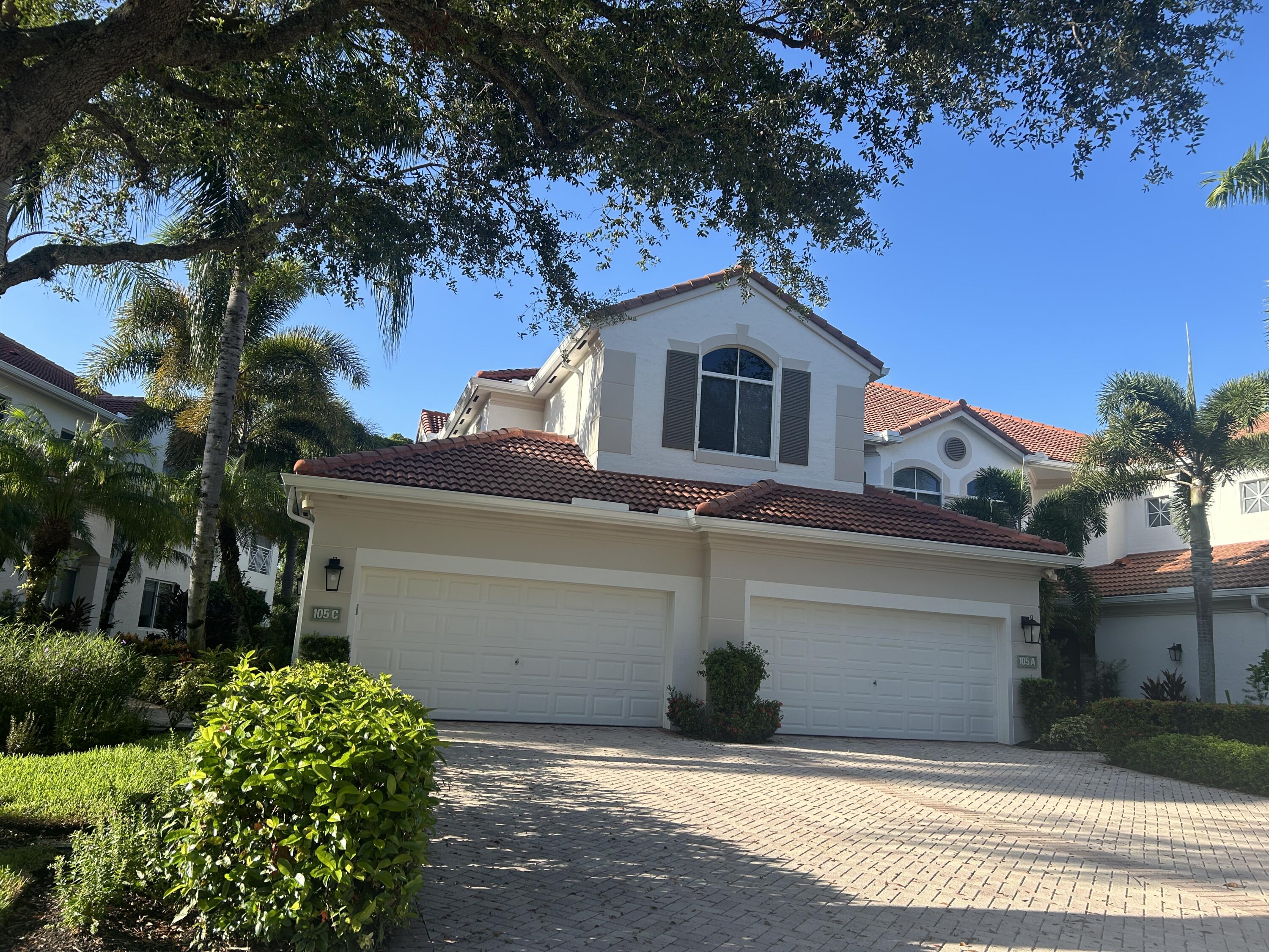 Foto de propiedad en 105 Palm Bay Drive C, Palm Beach Gardens, FL 33418 Palm Beach Gardens con MLS# 