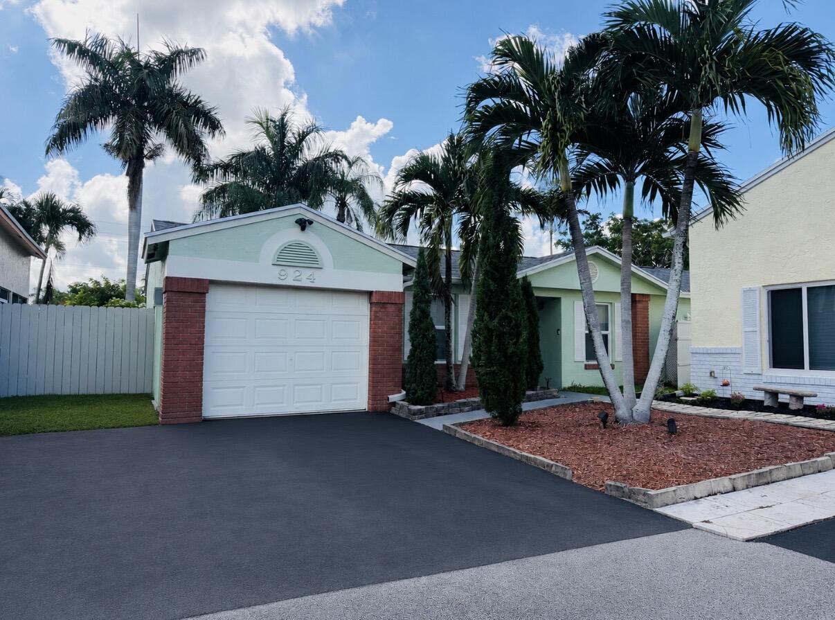 Foto de propiedad en 924 CUMBERLAND Terrace, Davie, FL 33325 Davie con MLS# 