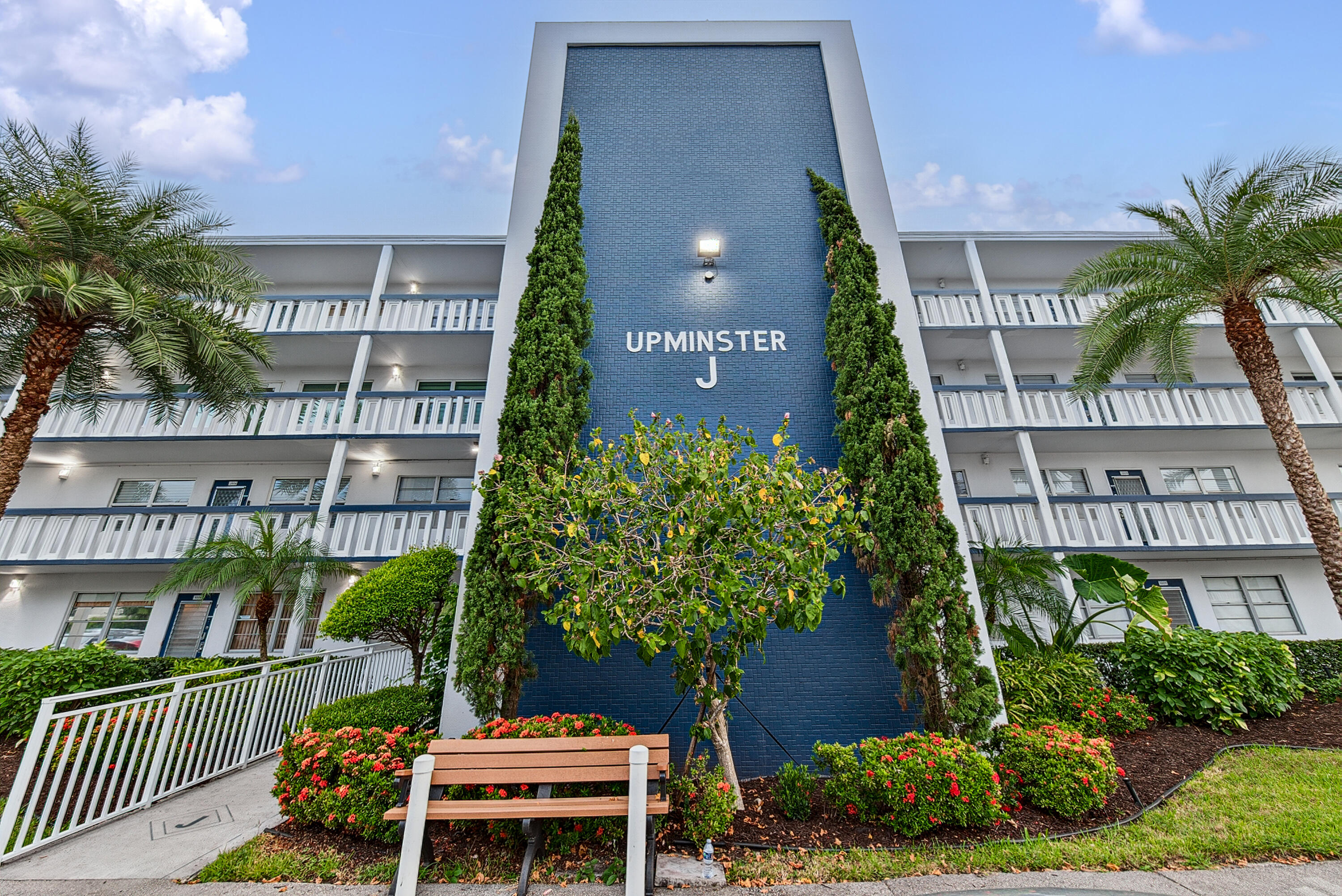 Foto de propiedad en 4001 UPMINSTER J 4001, Deerfield Beach, FL 33442 Deerfield Beach con MLS# 