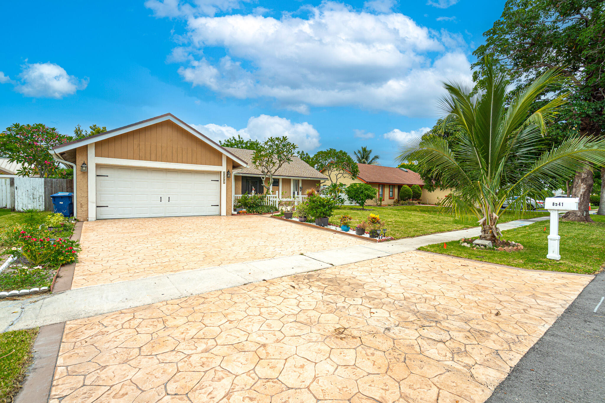 Foto de propiedad en 8541 NW 51ST Court, Lauderhill, FL 33351 Lauderhill con MLS# 