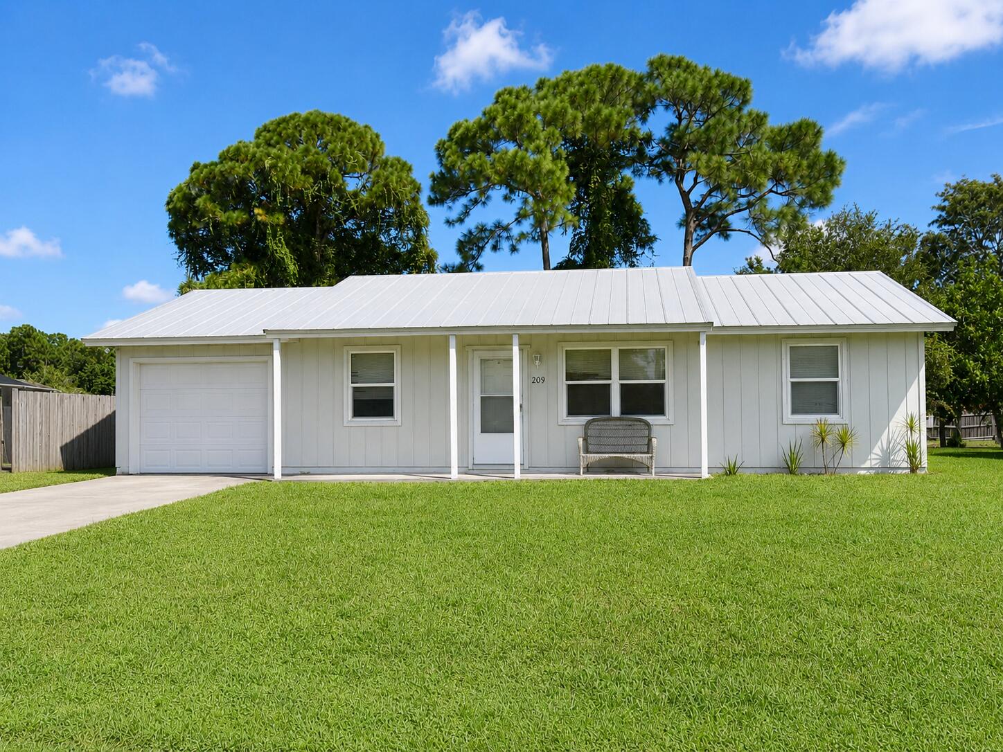En Venta 209 SW CHAPMAN Avenue, Port St. Lucie, FL 34984, Port St. Lucie, FL 34984