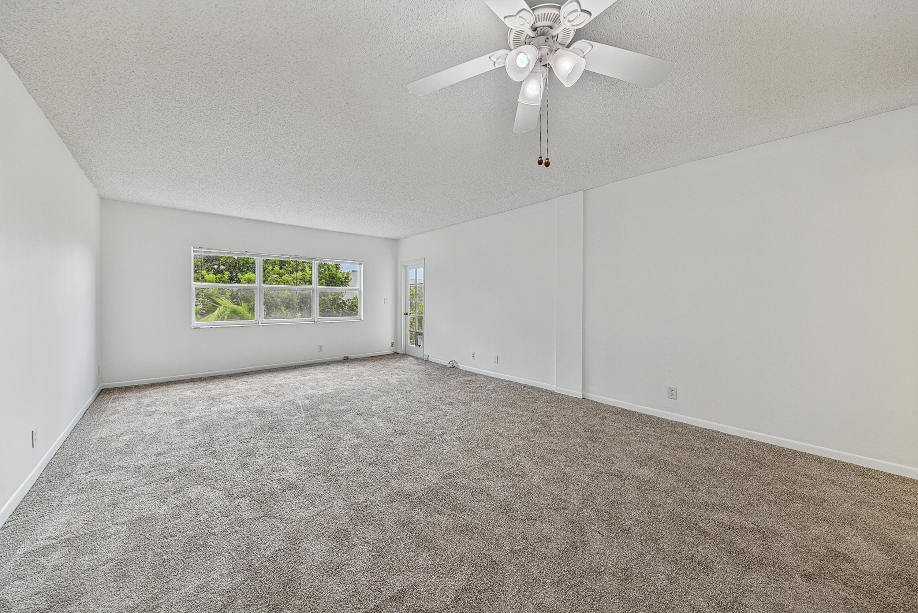 Foto de propiedad en 6731 Cypress Road Unit 402, Plantation, FL 33317 Plantation con MLS# 