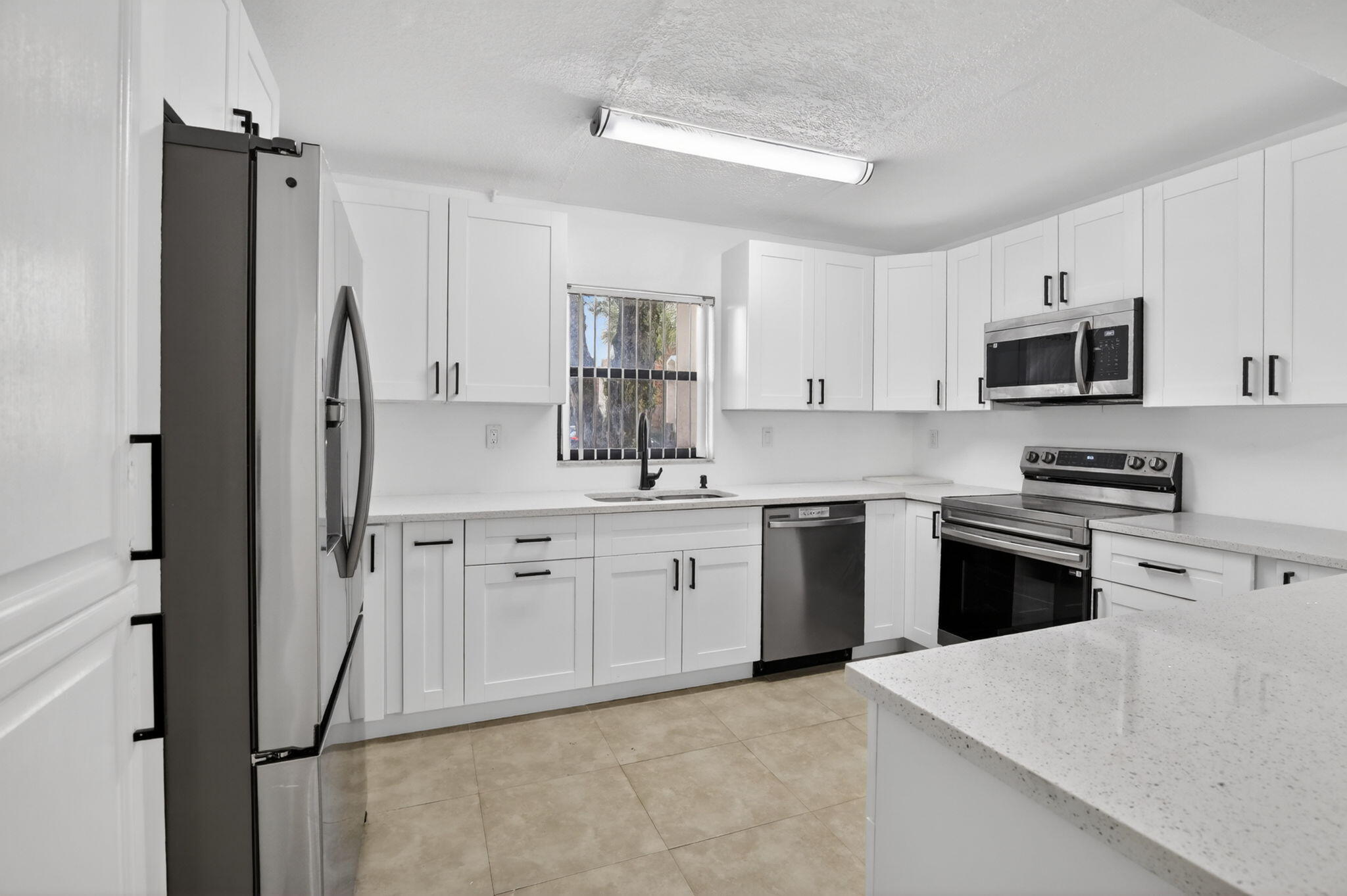 Foto de propiedad en 11556 NW 1ST Street, Plantation, FL 33325 Plantation con MLS# 