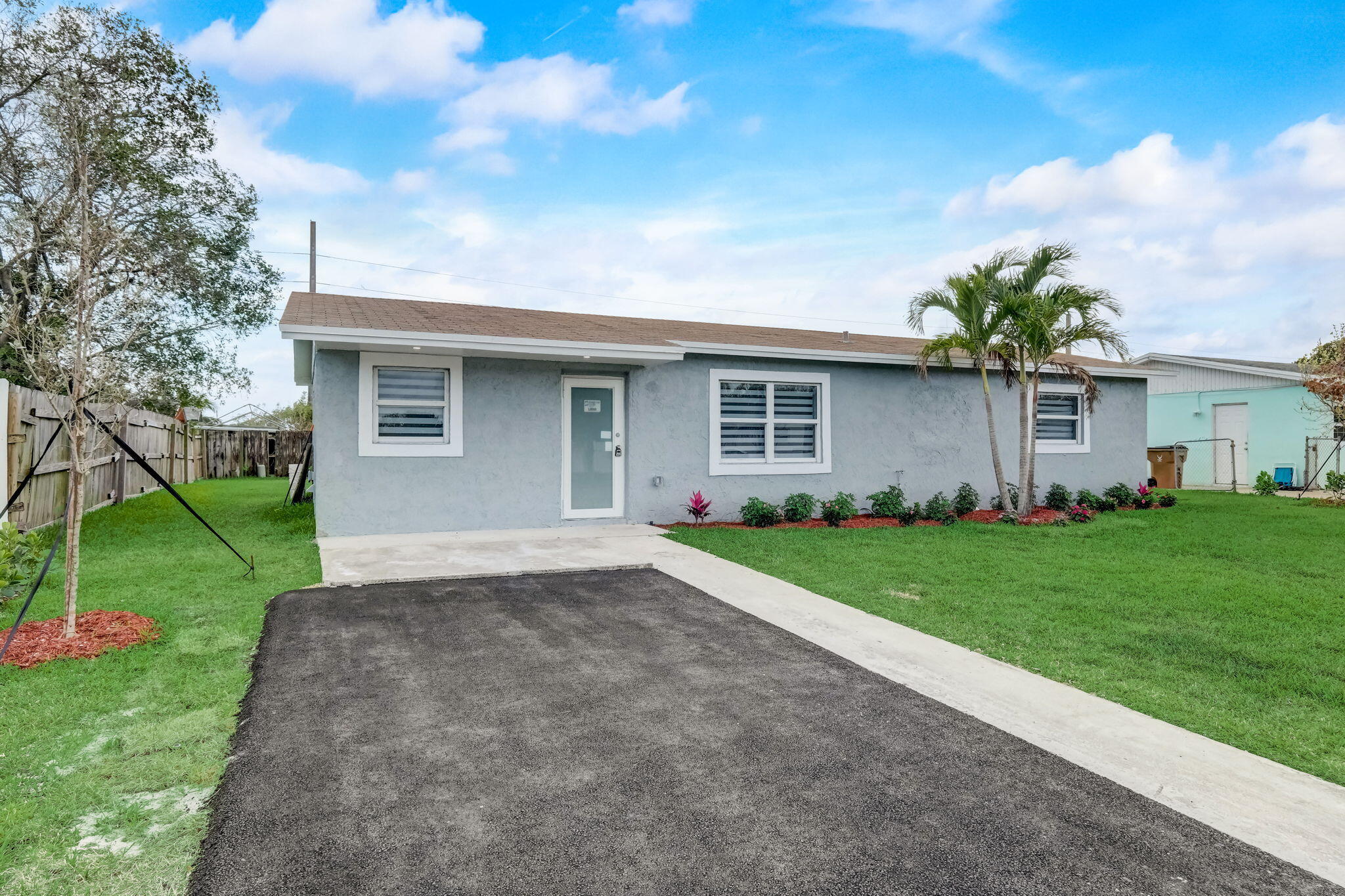 Foto de propiedad en 520 SW 13TH Place, Deerfield Beach, FL 33441 Deerfield Beach con MLS# 