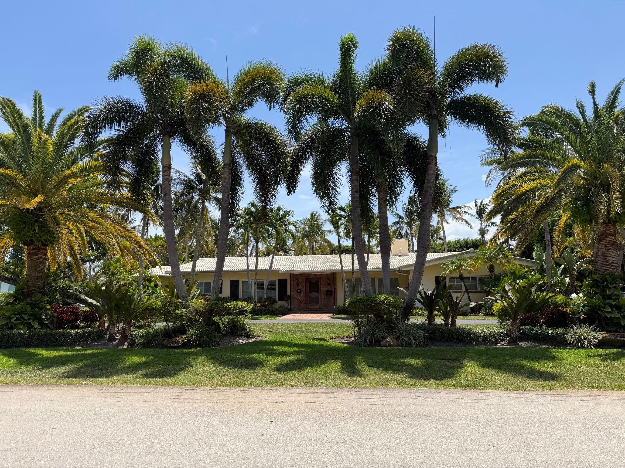 Foto de propiedad en 300 NW 12th Street, Delray Beach, FL 33444 Delray Beach con MLS# 