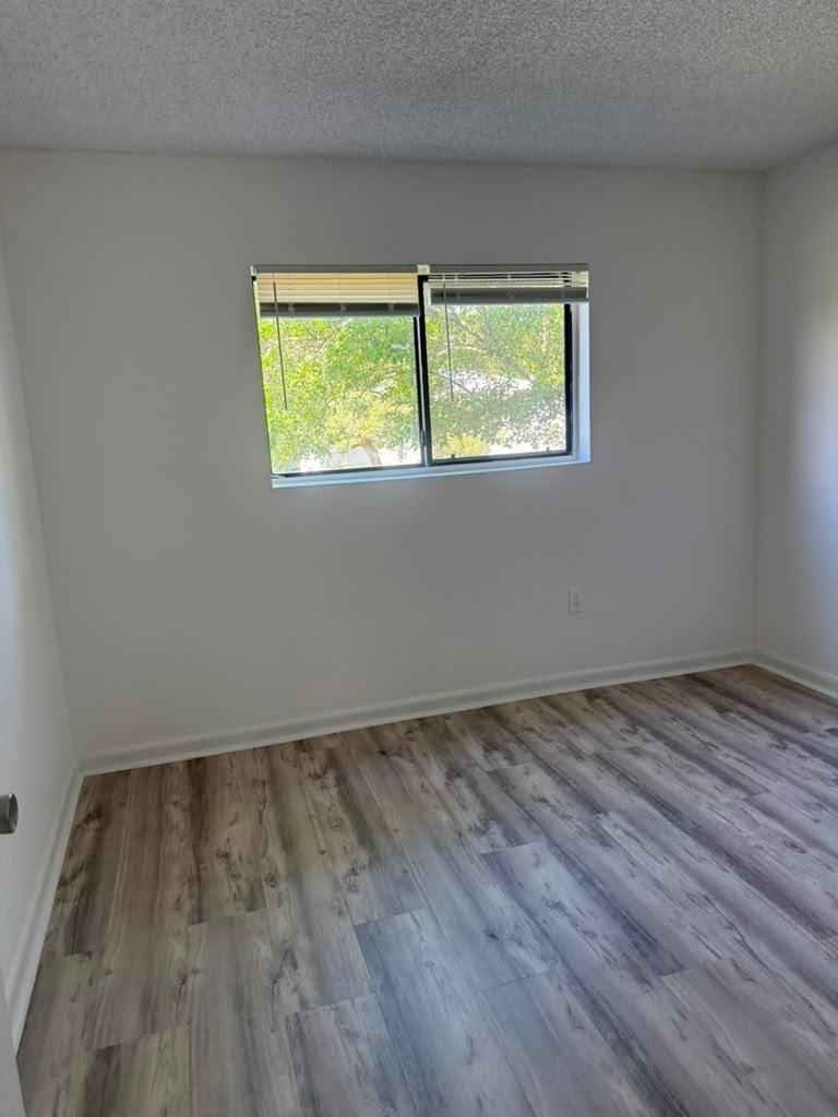 Foto de propiedad en 300 PALM Circle W 204, Pembroke Pines, FL 33025 Pembroke Pines con MLS# 