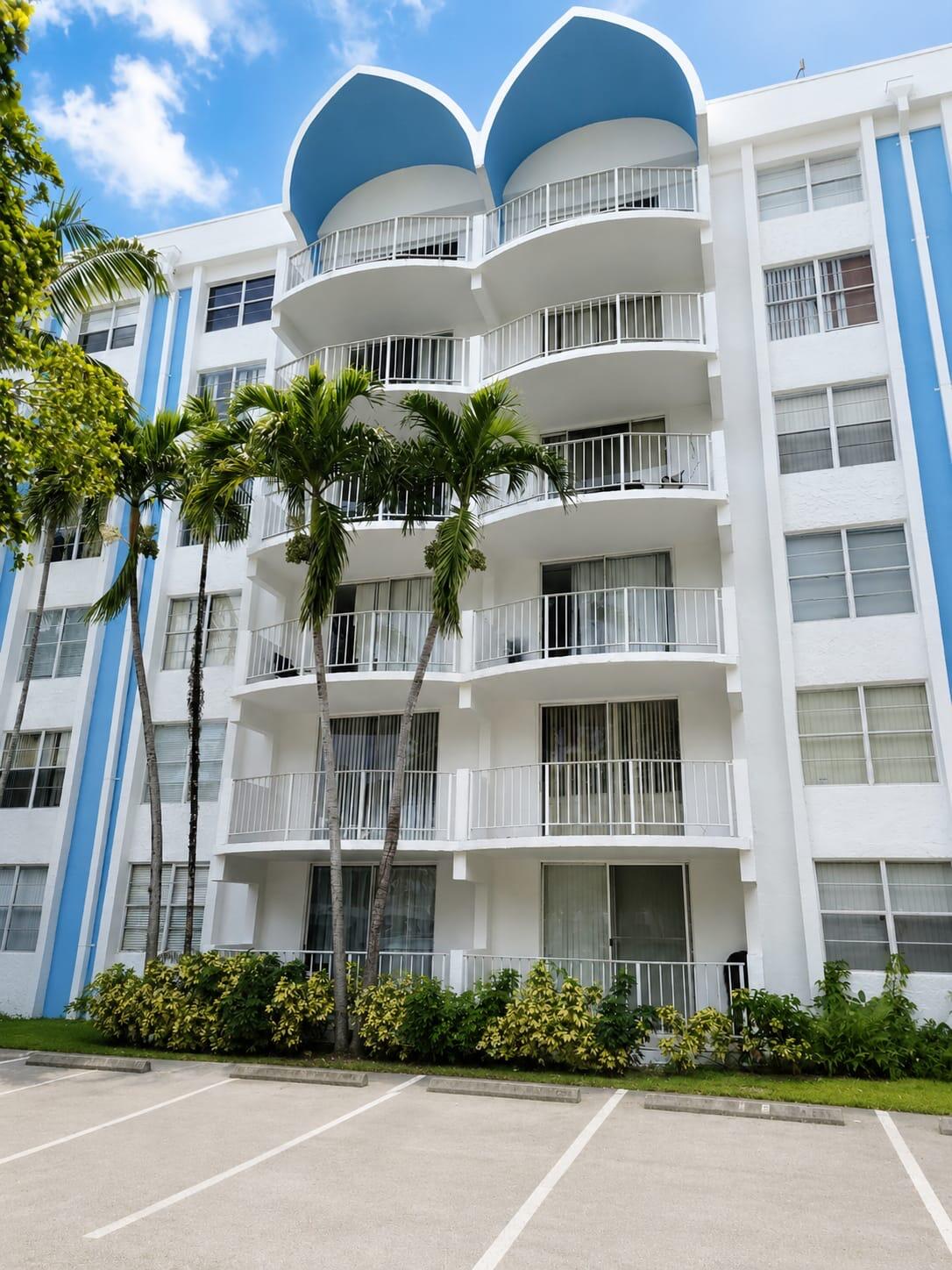 En Venta 484 NW 165TH ST Street A-609, Miami, FL 33169, Miami, FL 33169